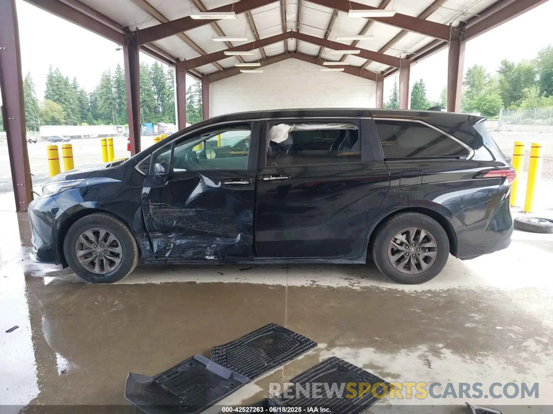 15 Photograph of a damaged car 5TDYSKFC6NS065160 TOYOTA SIENNA 2022