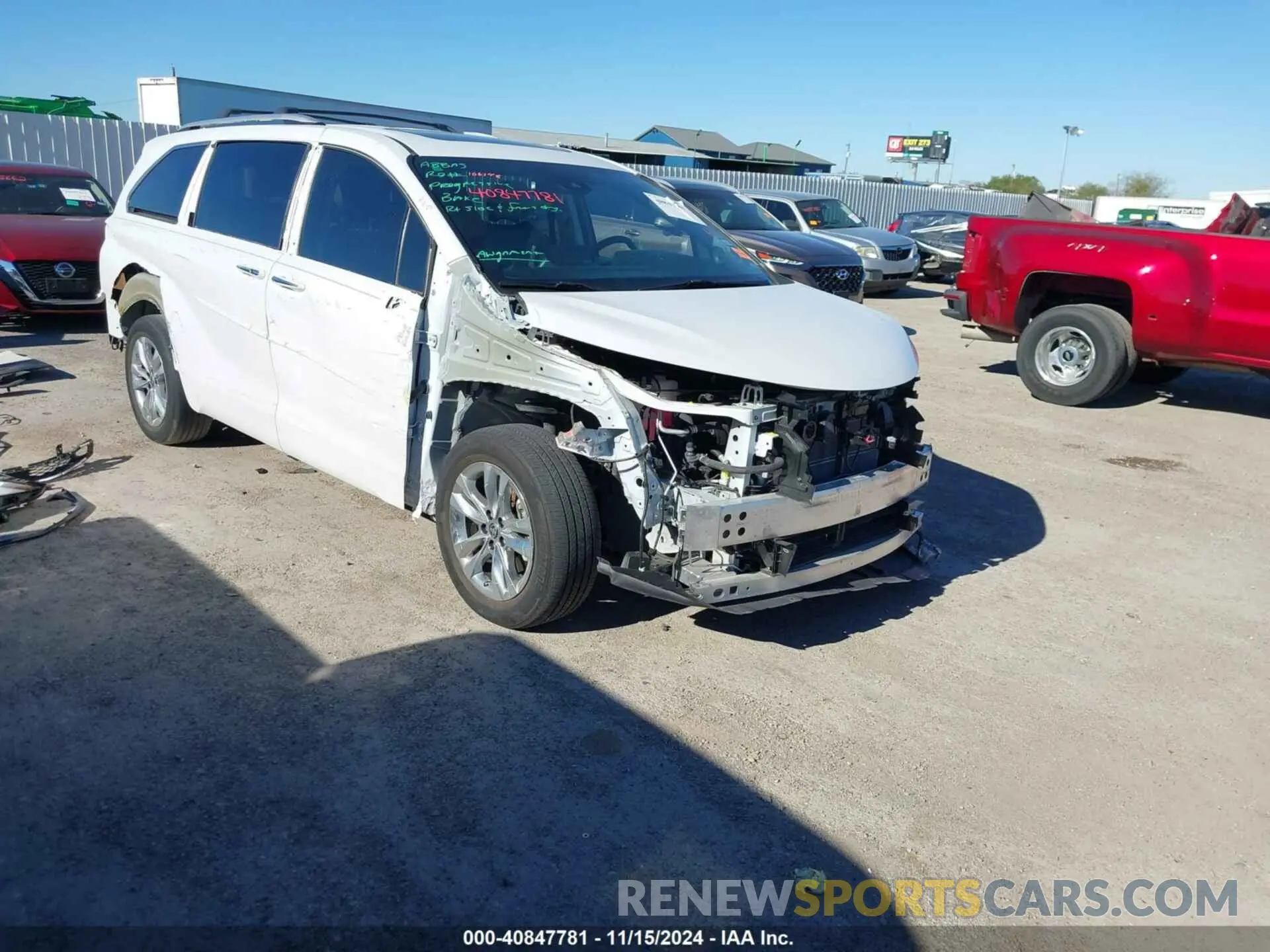 1 Photograph of a damaged car 5TDZRKEC4NS078717 TOYOTA SIENNA 2022