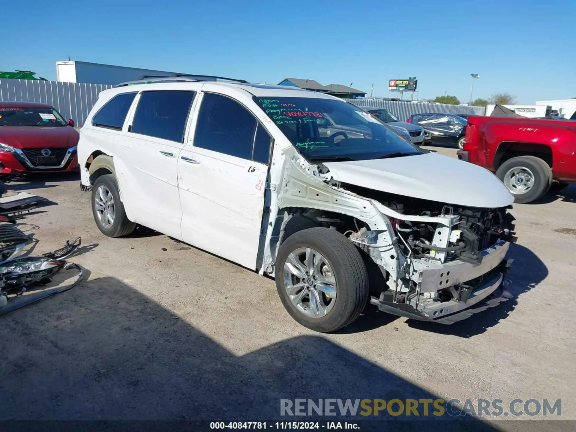 14 Photograph of a damaged car 5TDZRKEC4NS078717 TOYOTA SIENNA 2022