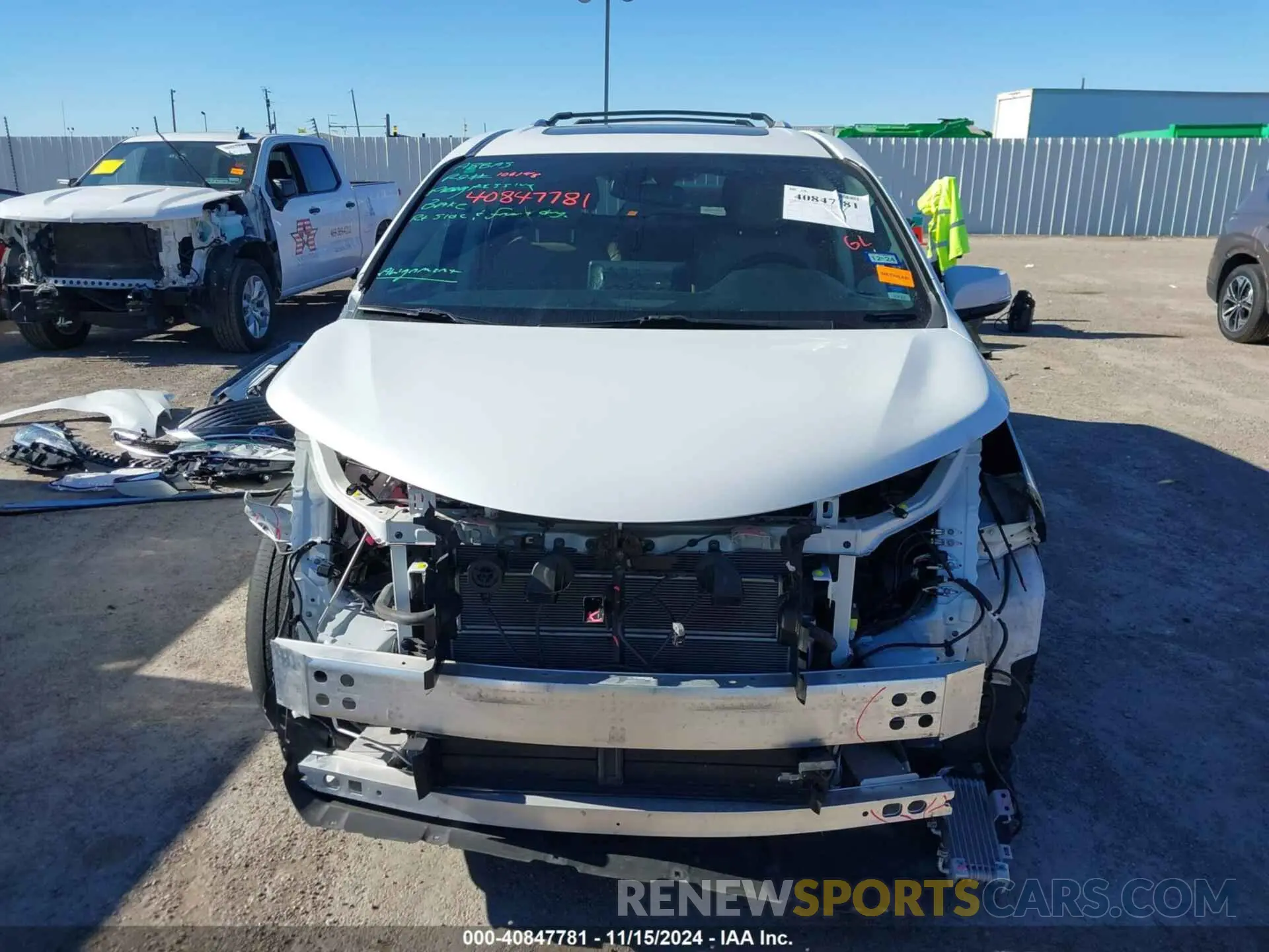 6 Photograph of a damaged car 5TDZRKEC4NS078717 TOYOTA SIENNA 2022
