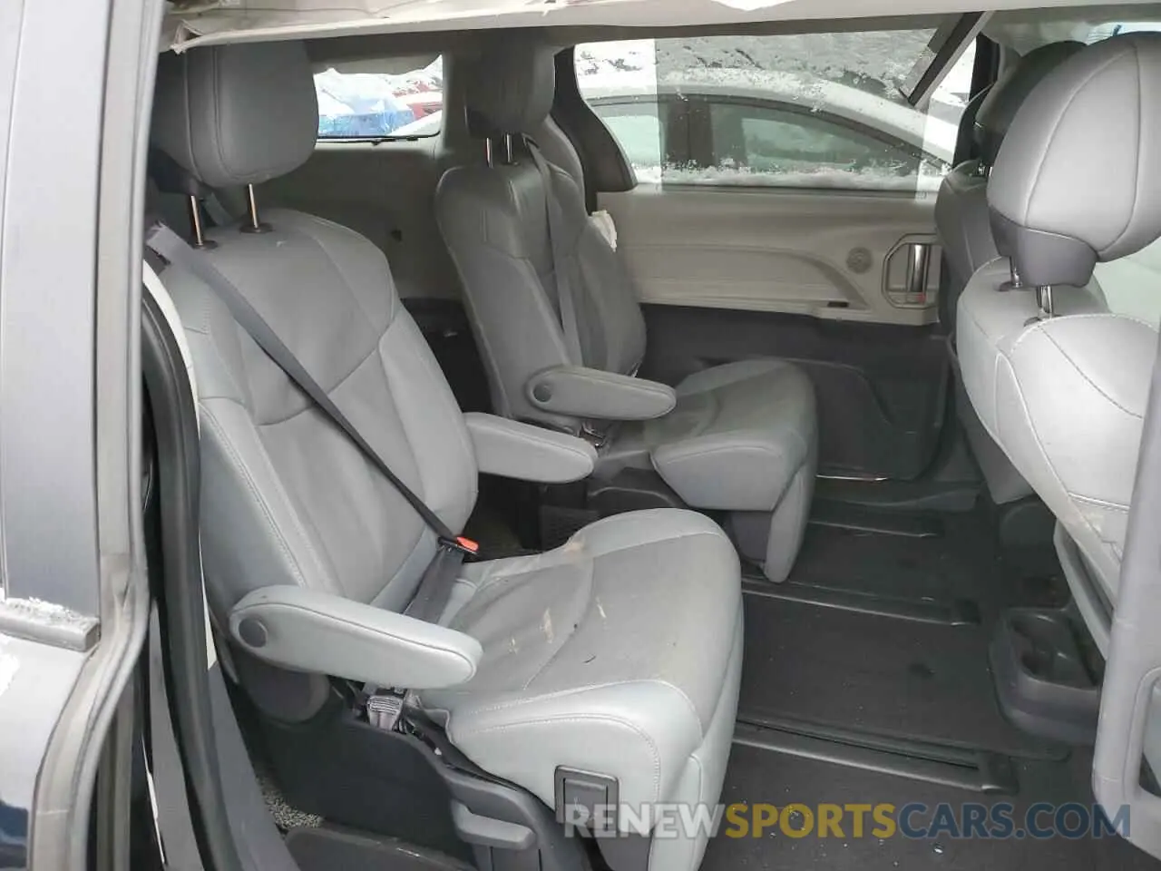 6 Photograph of a damaged car 5TDZSKFC1NS059979 TOYOTA SIENNA 2022