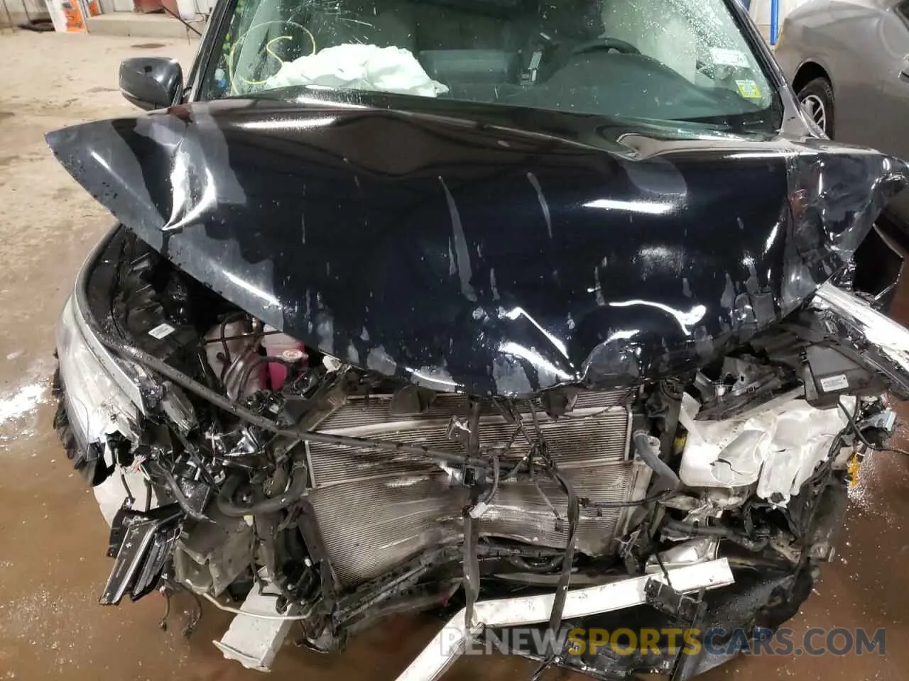 7 Photograph of a damaged car 5TDZSKFC1NS059979 TOYOTA SIENNA 2022