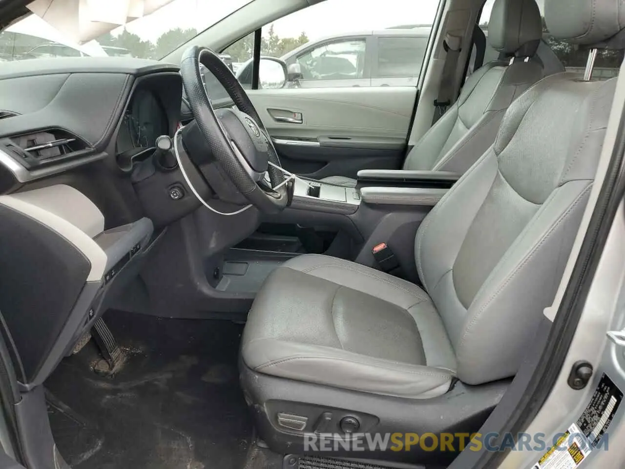 7 Photograph of a damaged car 5TDZSKFC6NS041705 TOYOTA SIENNA 2022