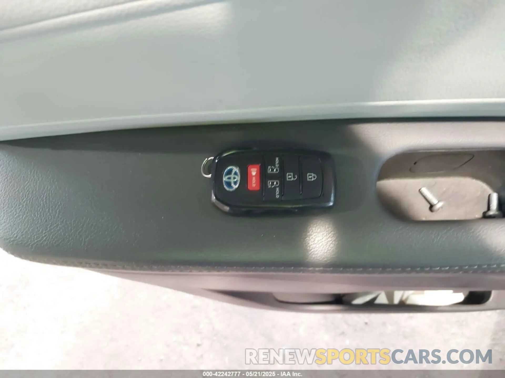 11 Фотография поврежденного автомобиля 5TDBRKEC5PS175297 TOYOTA SIENNA 2023