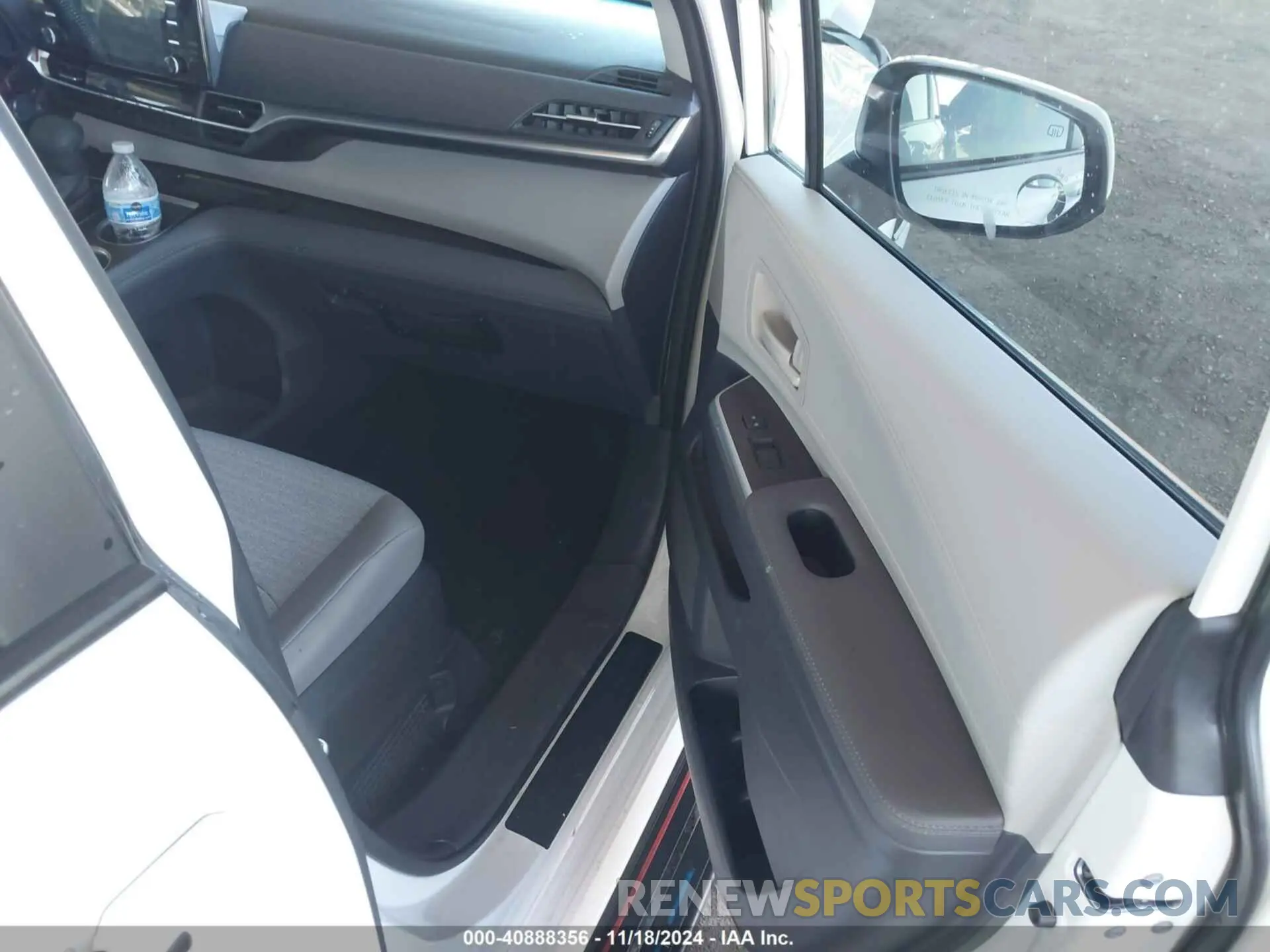 5 Photograph of a damaged car 5TDBSKFC4PS100903 TOYOTA SIENNA 2023