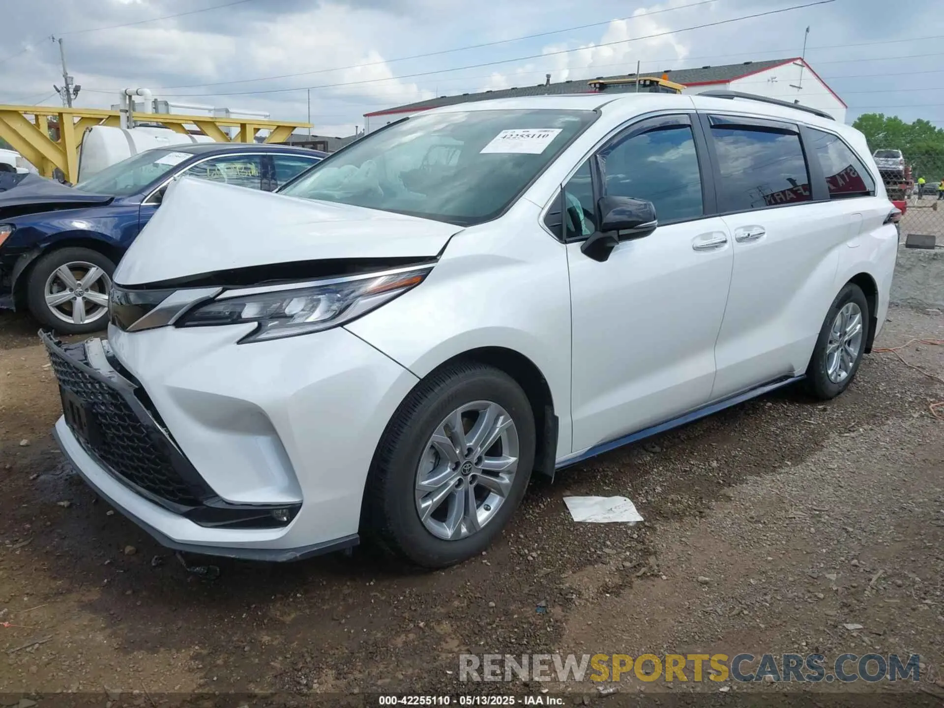2 Photograph of a damaged car 5TDCSKFC1PS079366 TOYOTA SIENNA 2023