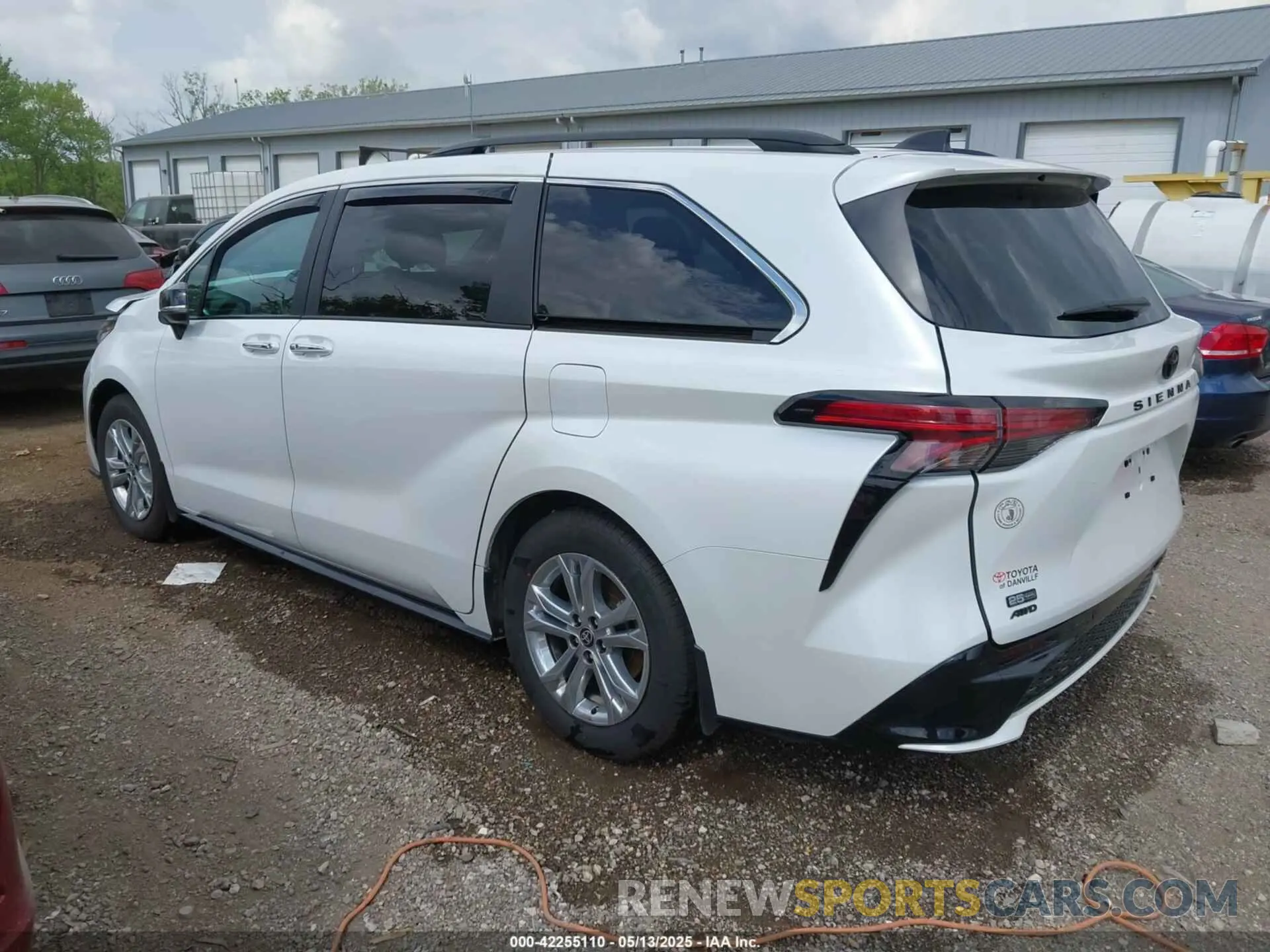 3 Photograph of a damaged car 5TDCSKFC1PS079366 TOYOTA SIENNA 2023