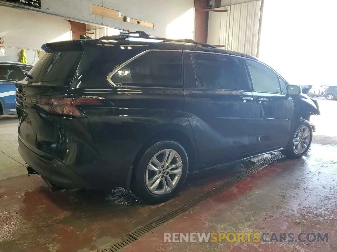3 Фотография поврежденного автомобиля 5TDCSKFC6PS101202 TOYOTA SIENNA 2023