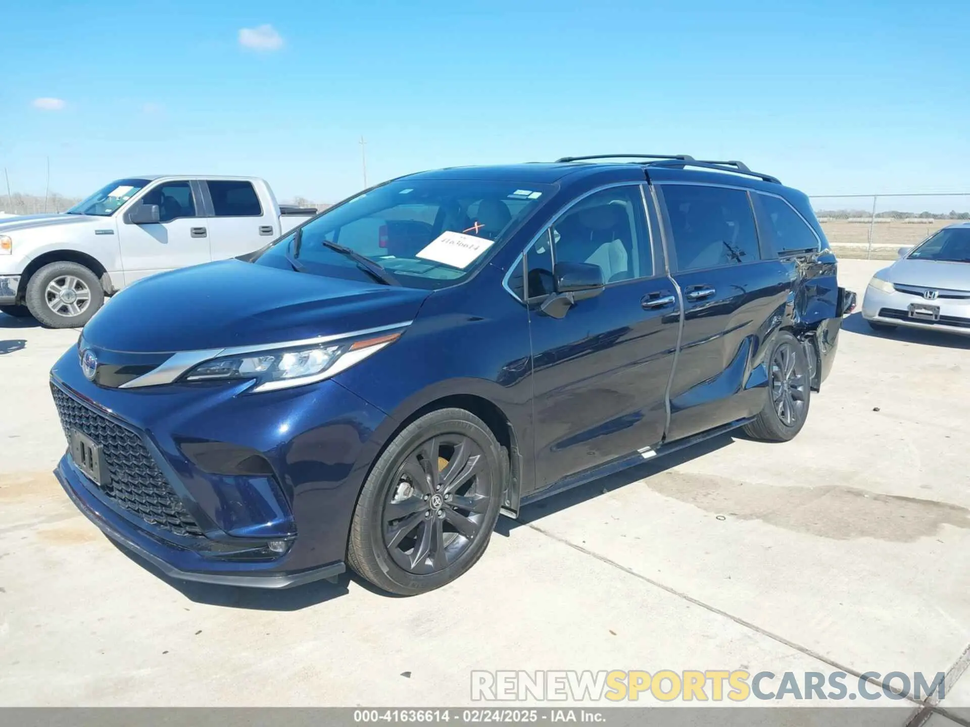 2 Фотография поврежденного автомобиля 5TDDRKEC9PS178325 TOYOTA SIENNA 2023