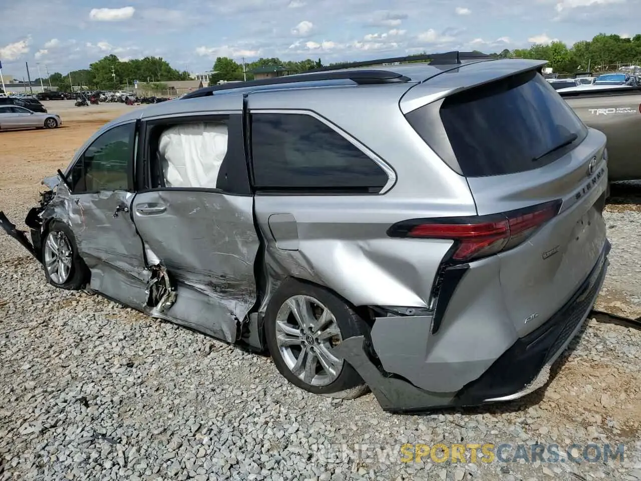 2 Фотография поврежденного автомобиля 5TDDSKFC6PS098158 TOYOTA SIENNA 2023