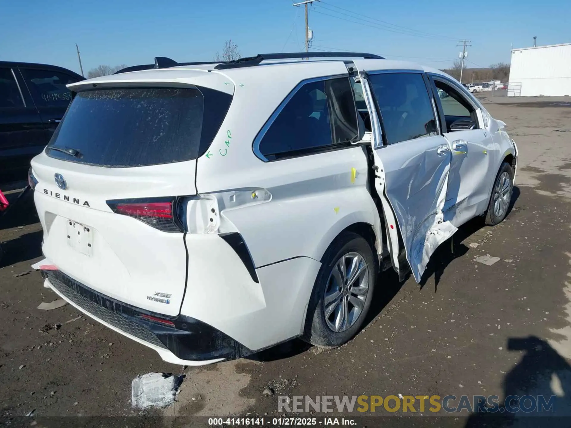 4 Photograph of a damaged car 5TDDSKFC6PS107134 TOYOTA SIENNA 2023