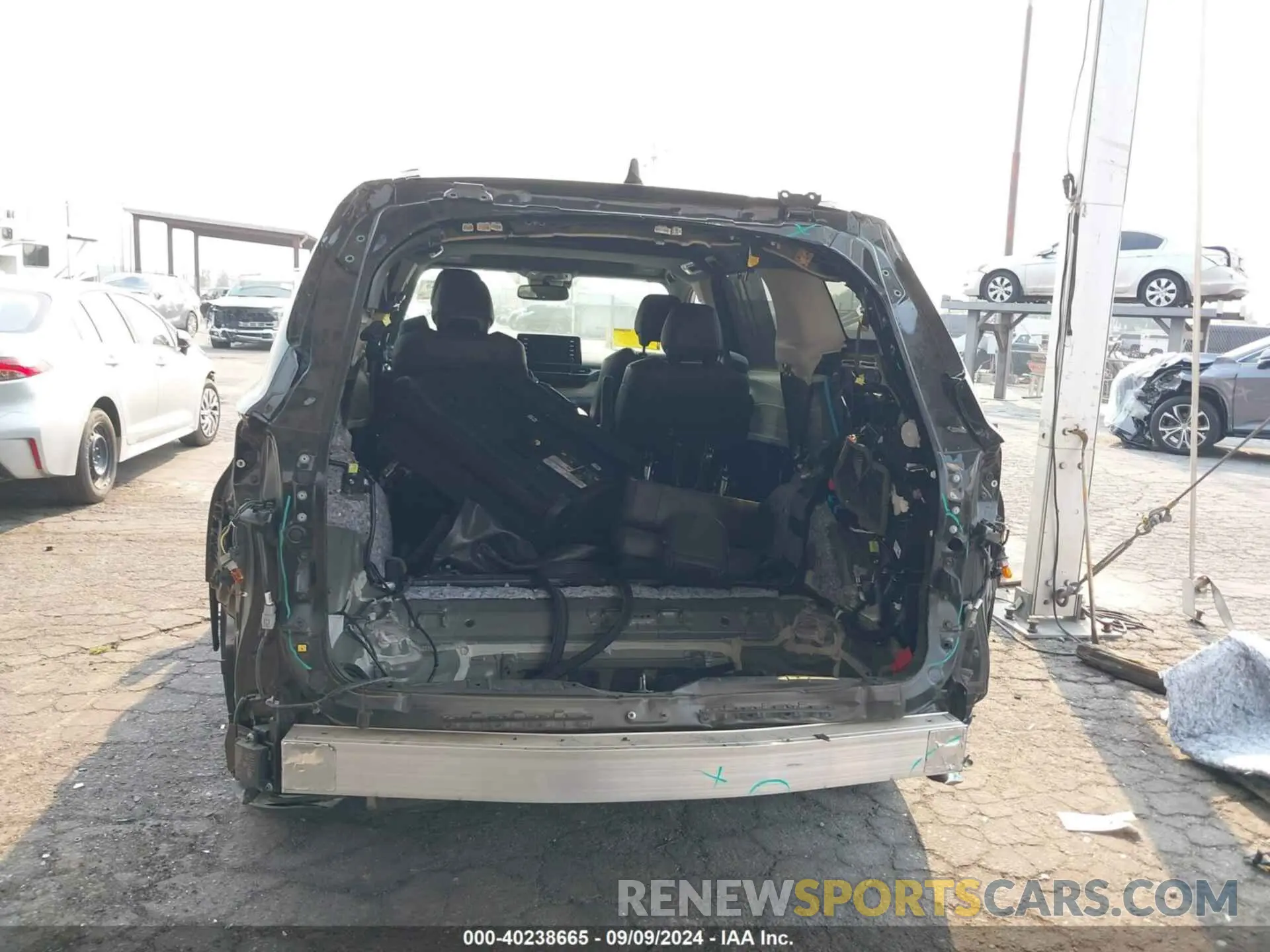 6 Фотография поврежденного автомобиля 5TDERKEC1PS169896 TOYOTA SIENNA 2023