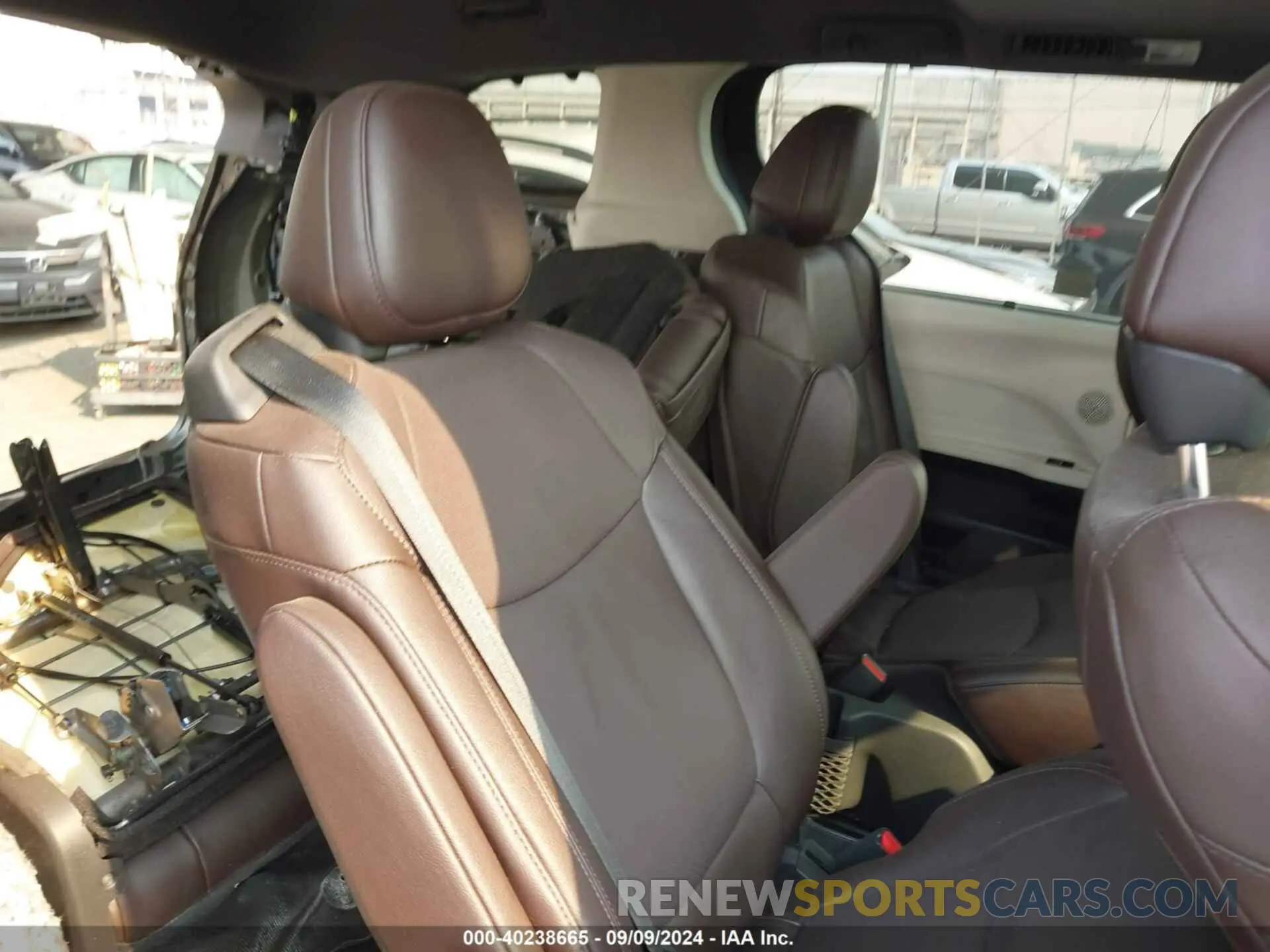 8 Фотография поврежденного автомобиля 5TDERKEC1PS169896 TOYOTA SIENNA 2023