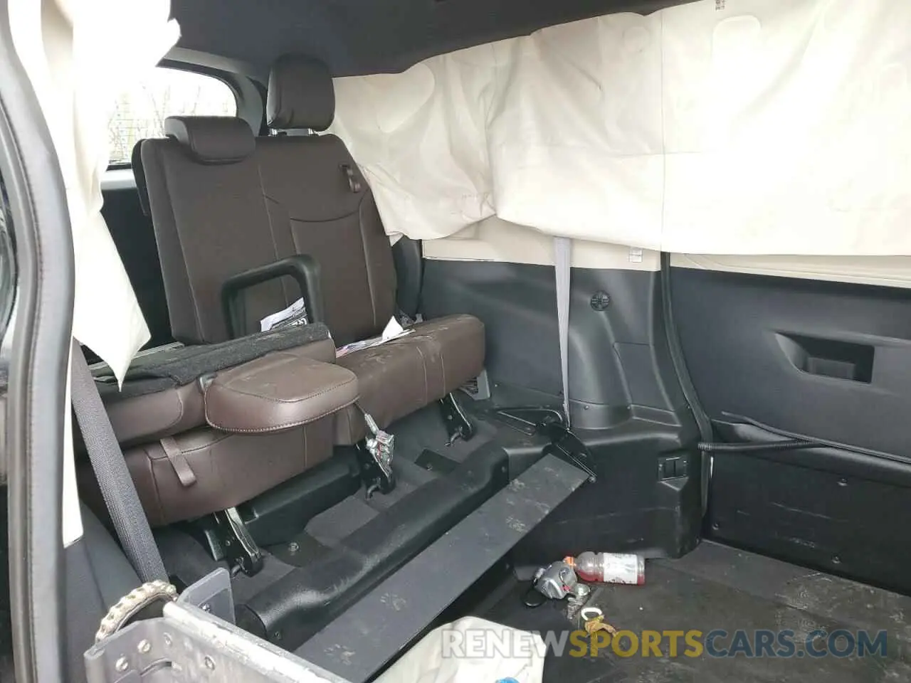 11 Фотография поврежденного автомобиля 5TDERKEC6PS175340 TOYOTA SIENNA 2023