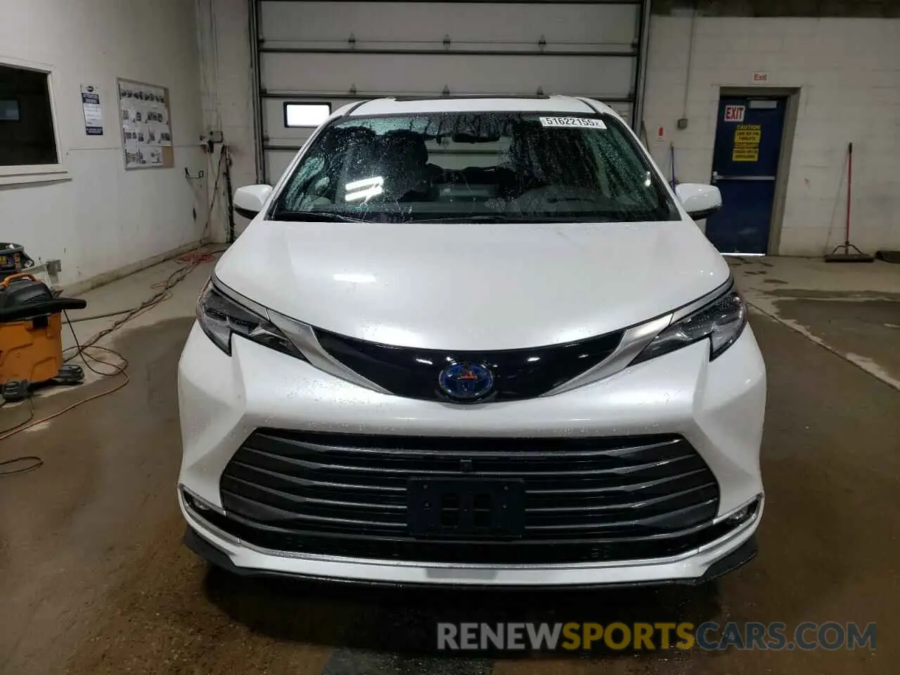 5 Photograph of a damaged car 5TDESKFC4PS094310 TOYOTA SIENNA 2023