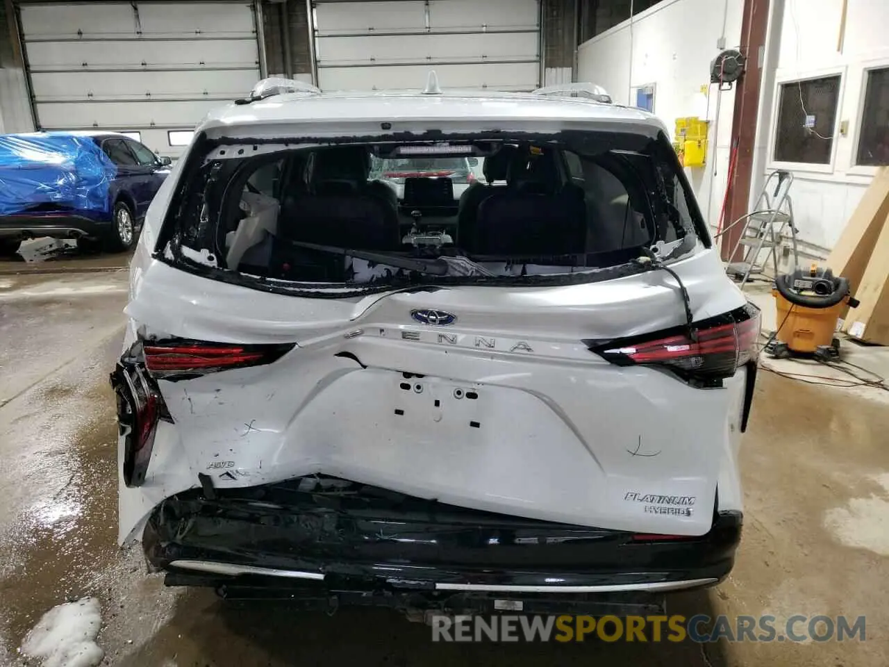 6 Photograph of a damaged car 5TDESKFC4PS094310 TOYOTA SIENNA 2023