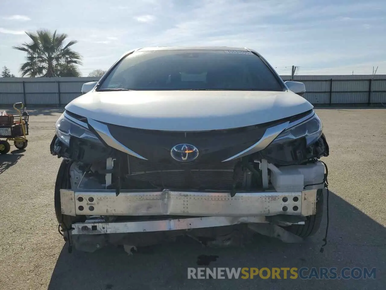 5 Photograph of a damaged car 5TDESKFC4PS099796 TOYOTA SIENNA 2023