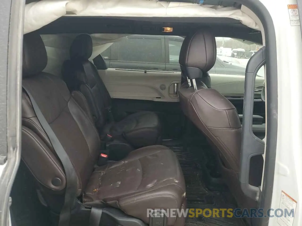11 Photograph of a damaged car 5TDESKFC5PS098477 TOYOTA SIENNA 2023