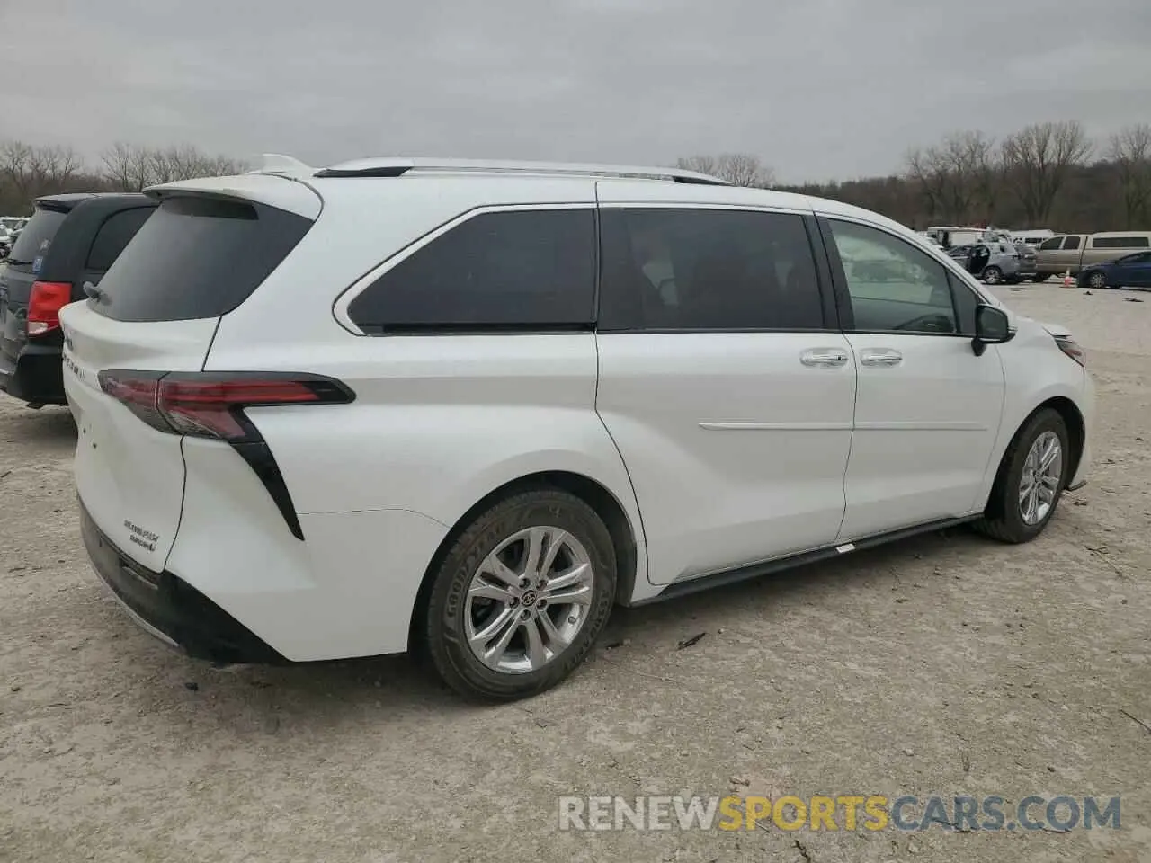 3 Photograph of a damaged car 5TDESKFC5PS098477 TOYOTA SIENNA 2023