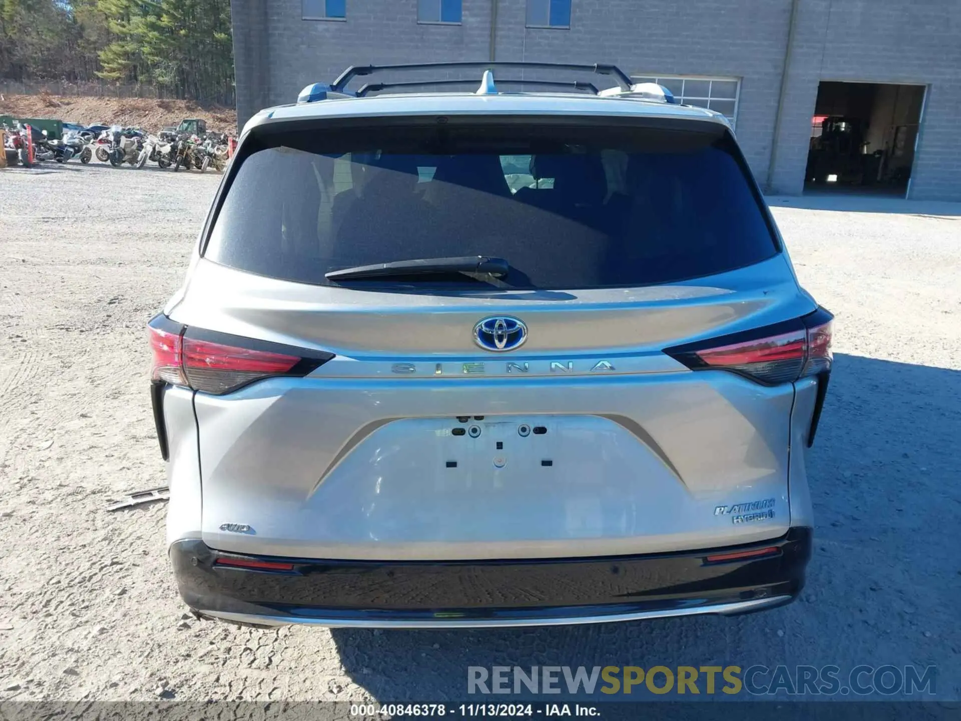 17 Photograph of a damaged car 5TDESKFC9PS104684 TOYOTA SIENNA 2023