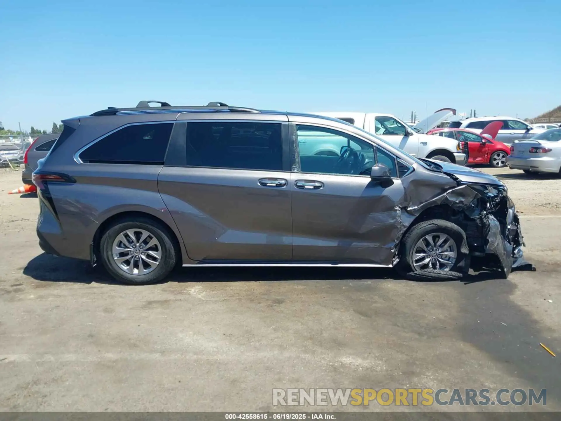 13 Photograph of a damaged car 5TDJRKEC2PS149963 TOYOTA SIENNA 2023