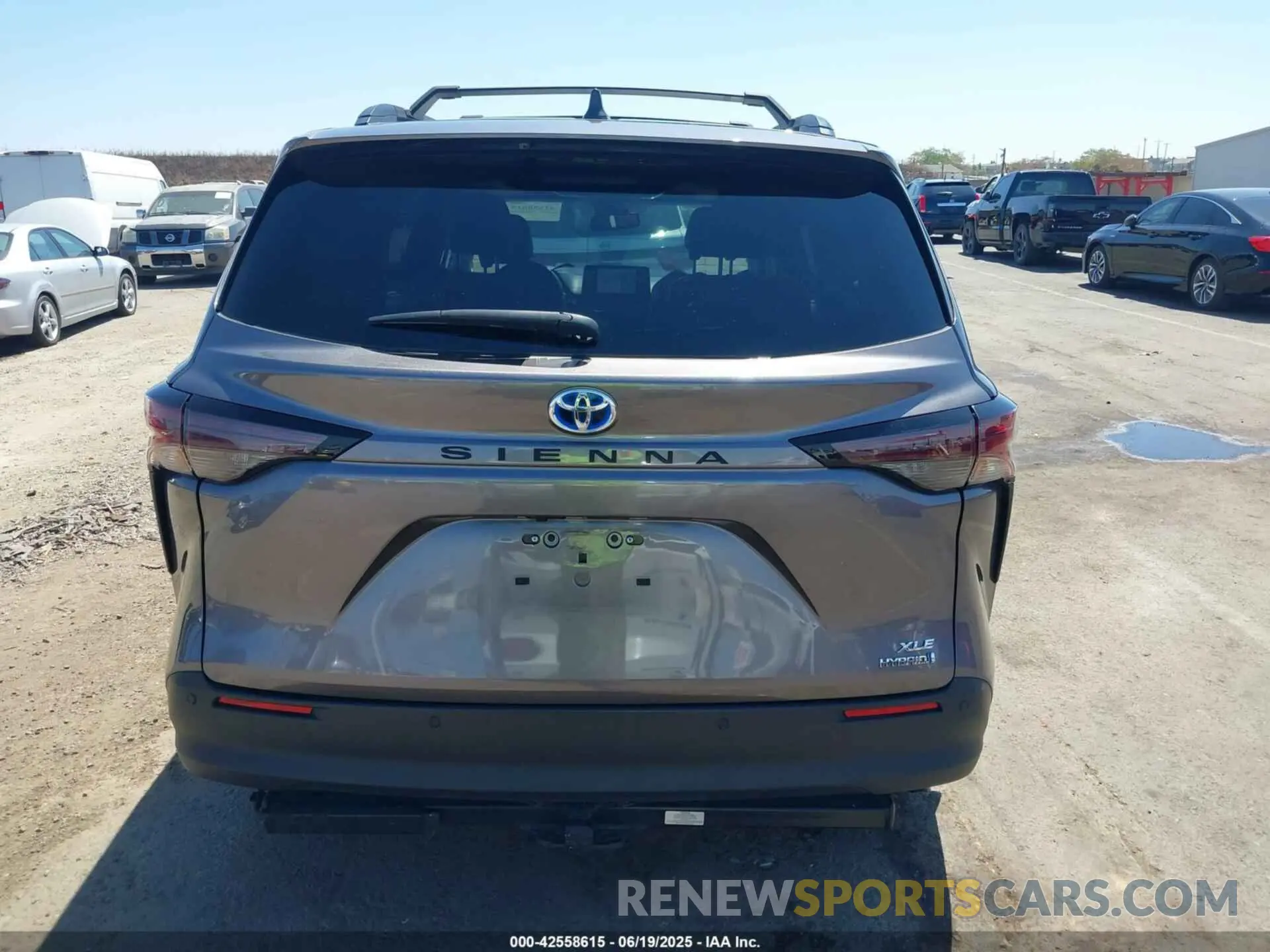 16 Photograph of a damaged car 5TDJRKEC2PS149963 TOYOTA SIENNA 2023