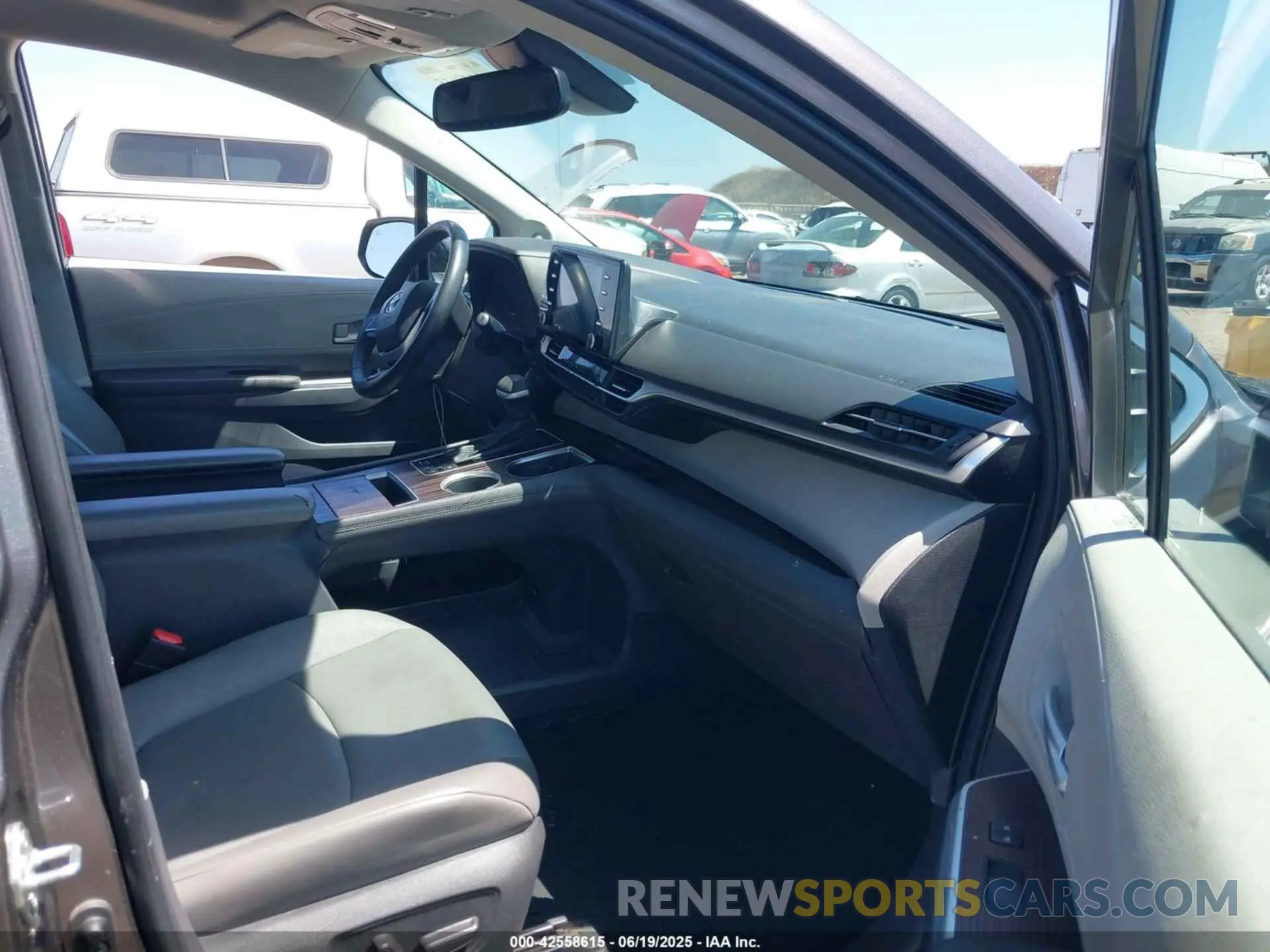 5 Photograph of a damaged car 5TDJRKEC2PS149963 TOYOTA SIENNA 2023