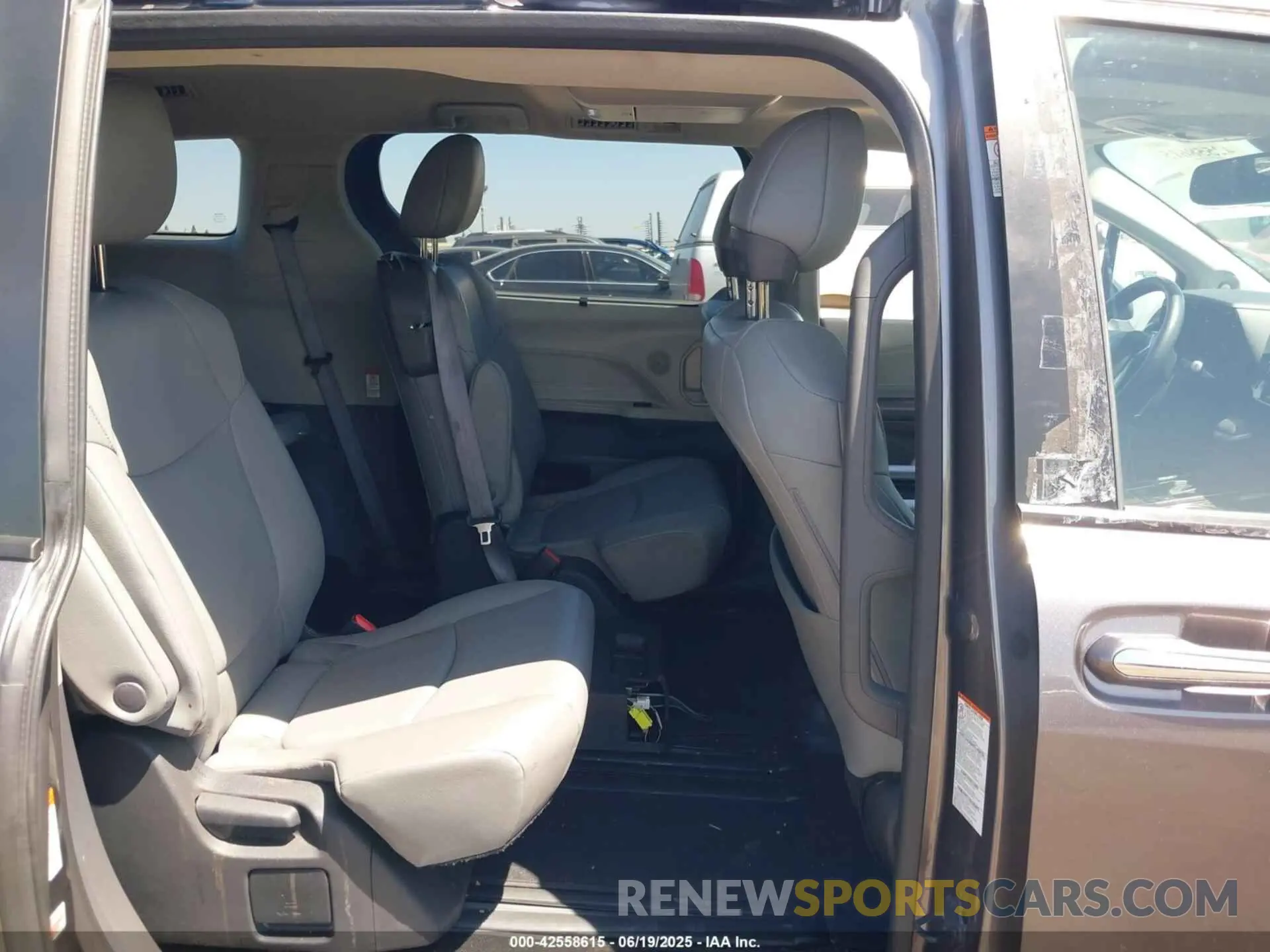 8 Photograph of a damaged car 5TDJRKEC2PS149963 TOYOTA SIENNA 2023