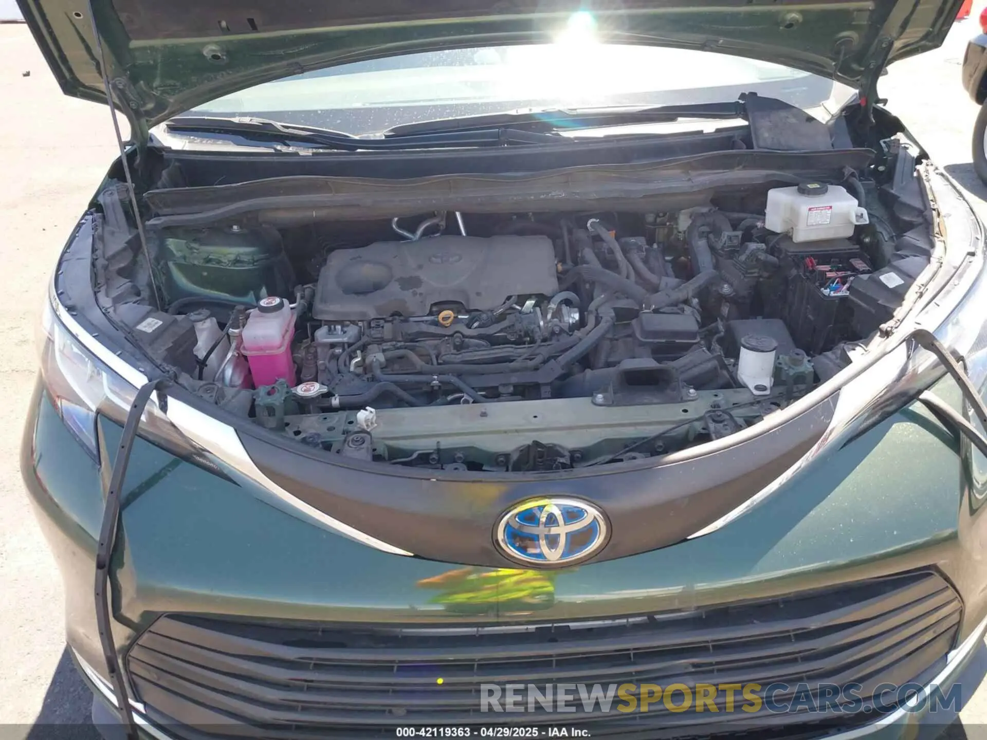 10 Photograph of a damaged car 5TDJRKEC7PS148419 TOYOTA SIENNA 2023