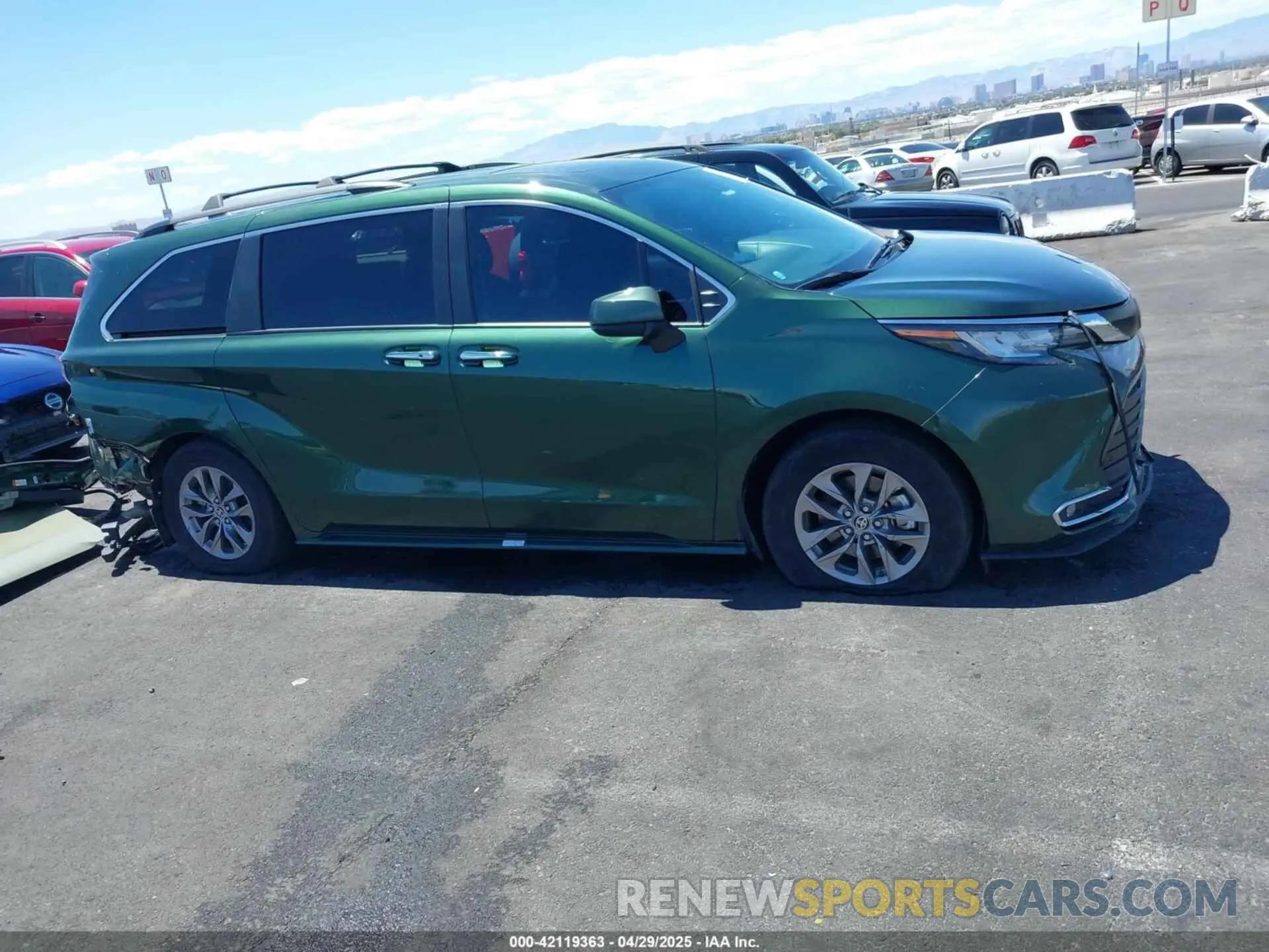 14 Photograph of a damaged car 5TDJRKEC7PS148419 TOYOTA SIENNA 2023