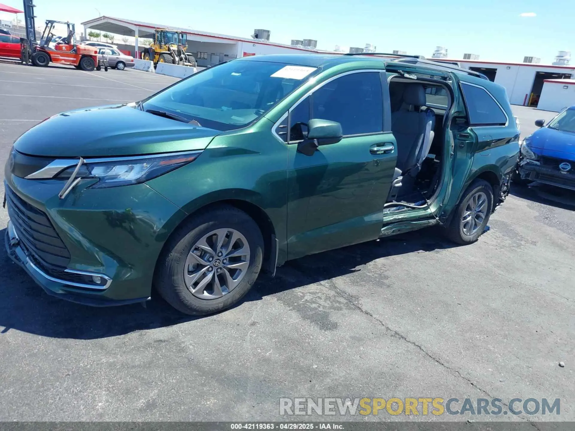 18 Photograph of a damaged car 5TDJRKEC7PS148419 TOYOTA SIENNA 2023