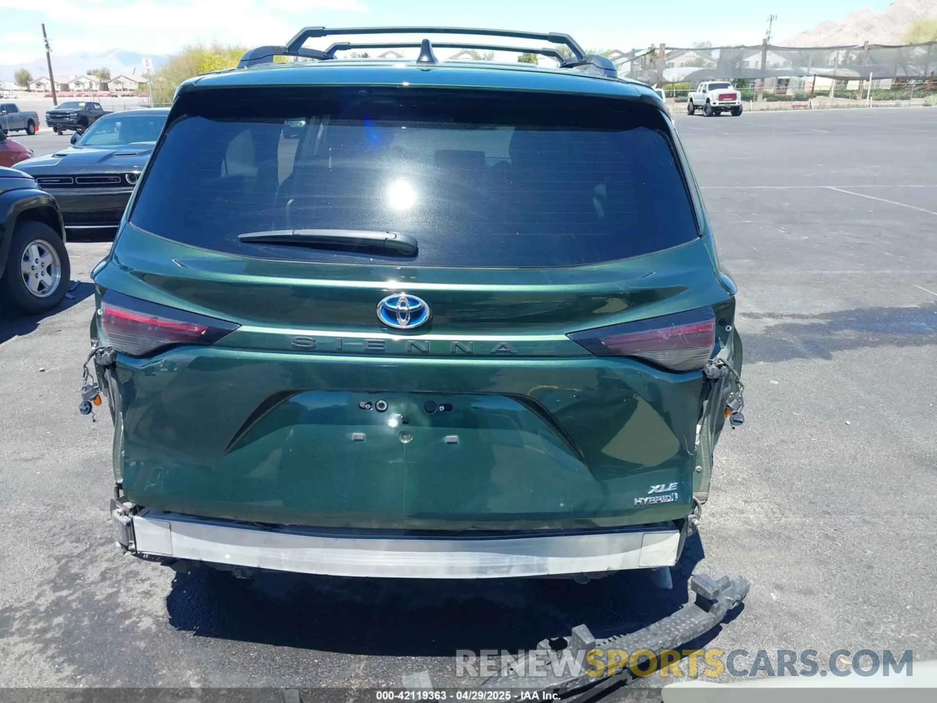 19 Photograph of a damaged car 5TDJRKEC7PS148419 TOYOTA SIENNA 2023