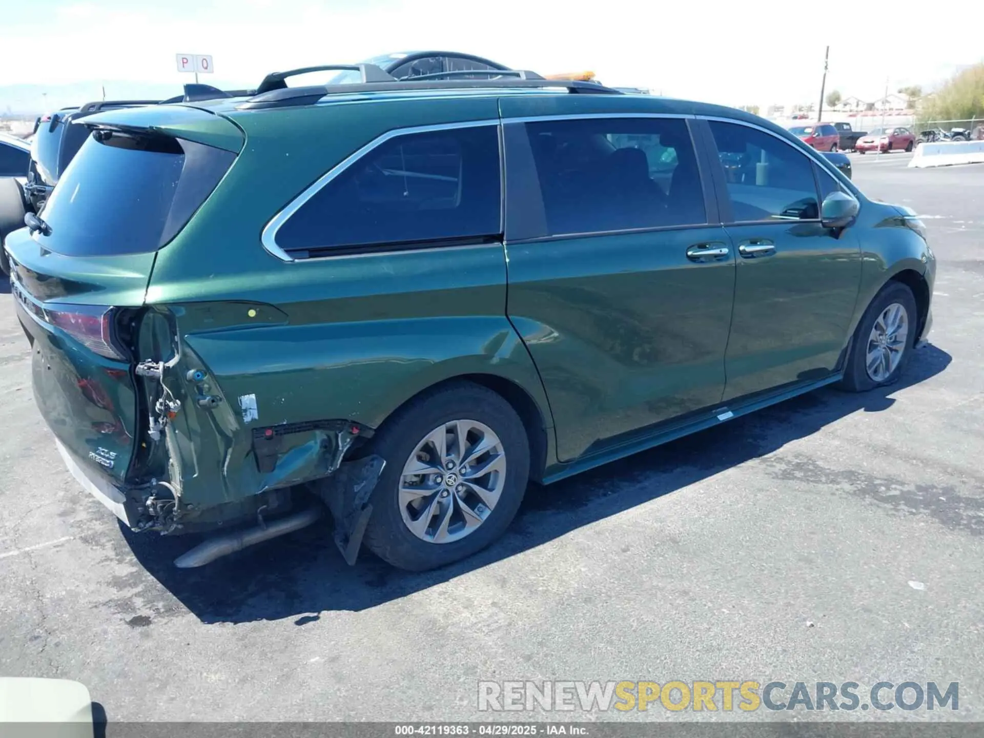 4 Photograph of a damaged car 5TDJRKEC7PS148419 TOYOTA SIENNA 2023