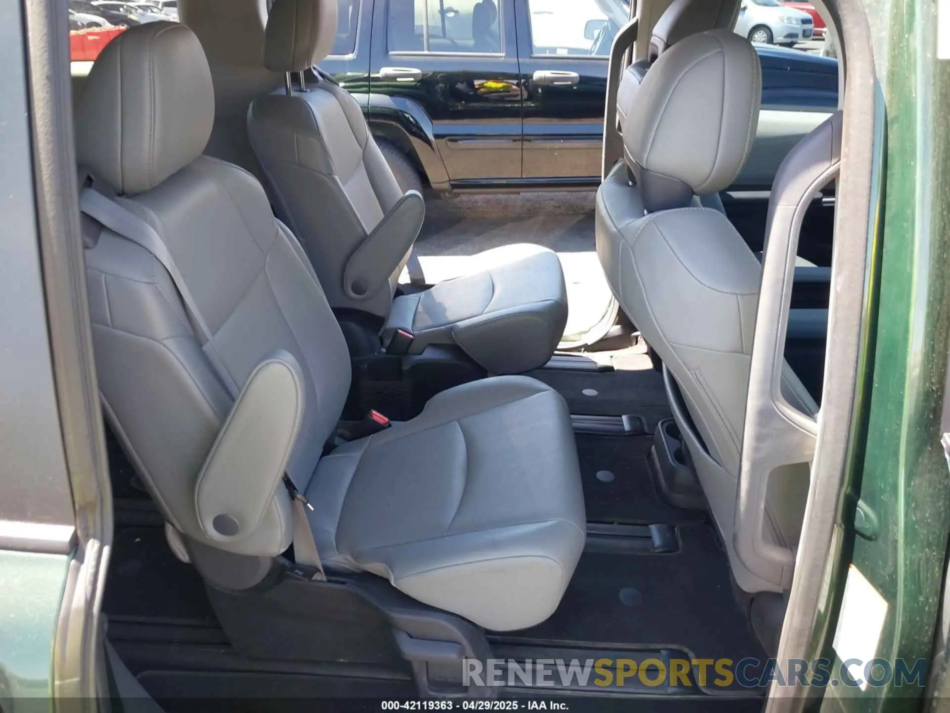 8 Photograph of a damaged car 5TDJRKEC7PS148419 TOYOTA SIENNA 2023