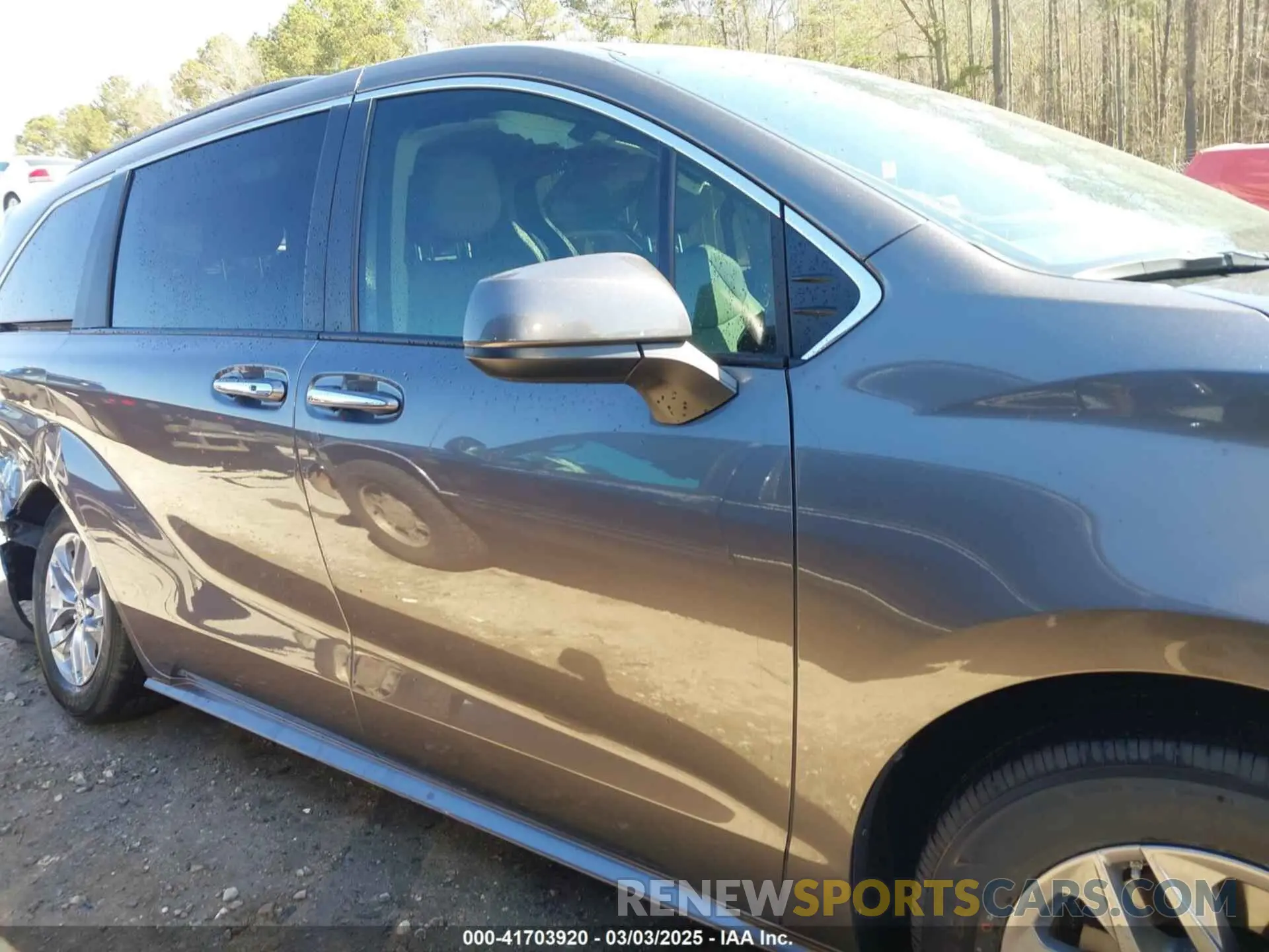 13 Photograph of a damaged car 5TDJRKEC8PS177038 TOYOTA SIENNA 2023