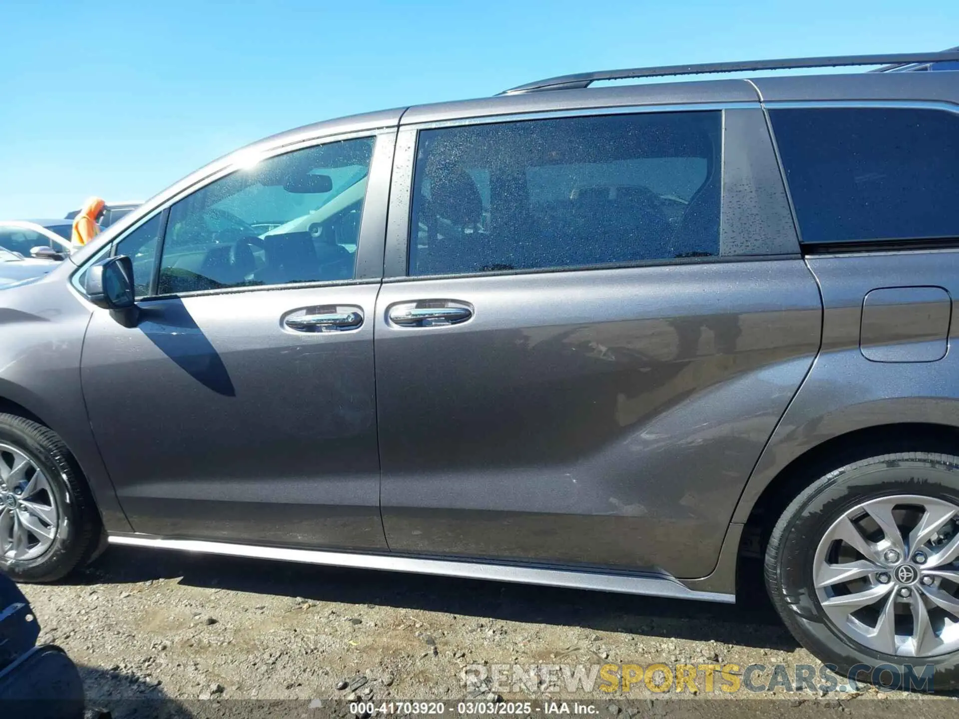 14 Photograph of a damaged car 5TDJRKEC8PS177038 TOYOTA SIENNA 2023