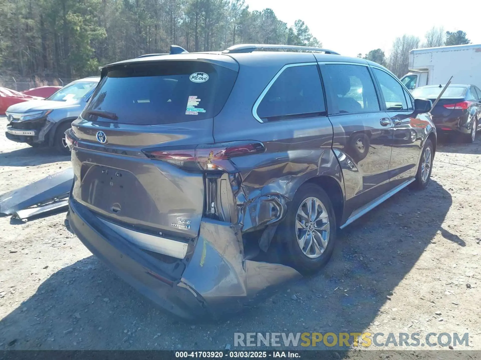 4 Photograph of a damaged car 5TDJRKEC8PS177038 TOYOTA SIENNA 2023