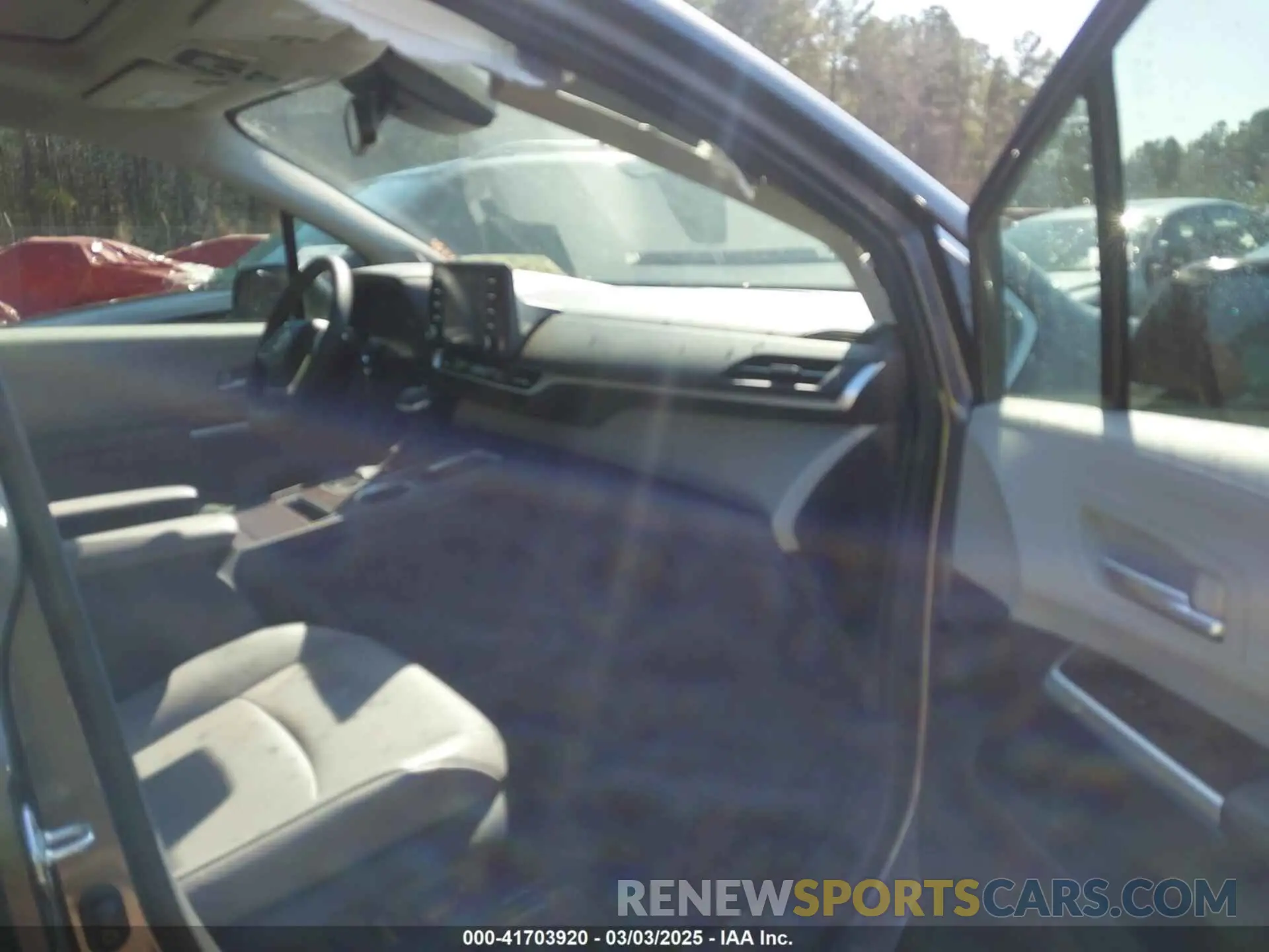 5 Photograph of a damaged car 5TDJRKEC8PS177038 TOYOTA SIENNA 2023