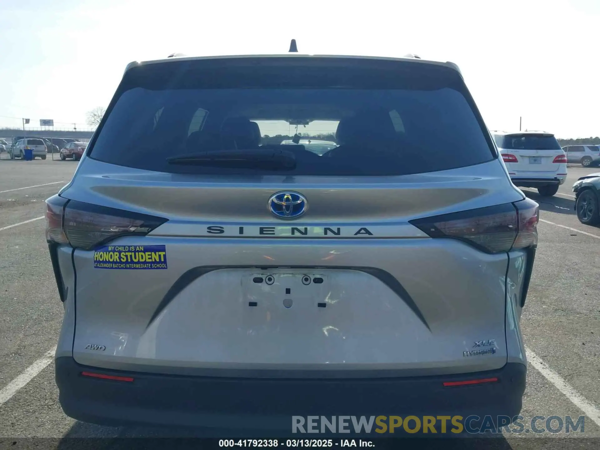 16 Photograph of a damaged car 5TDJSKFC5PS106883 TOYOTA SIENNA 2023