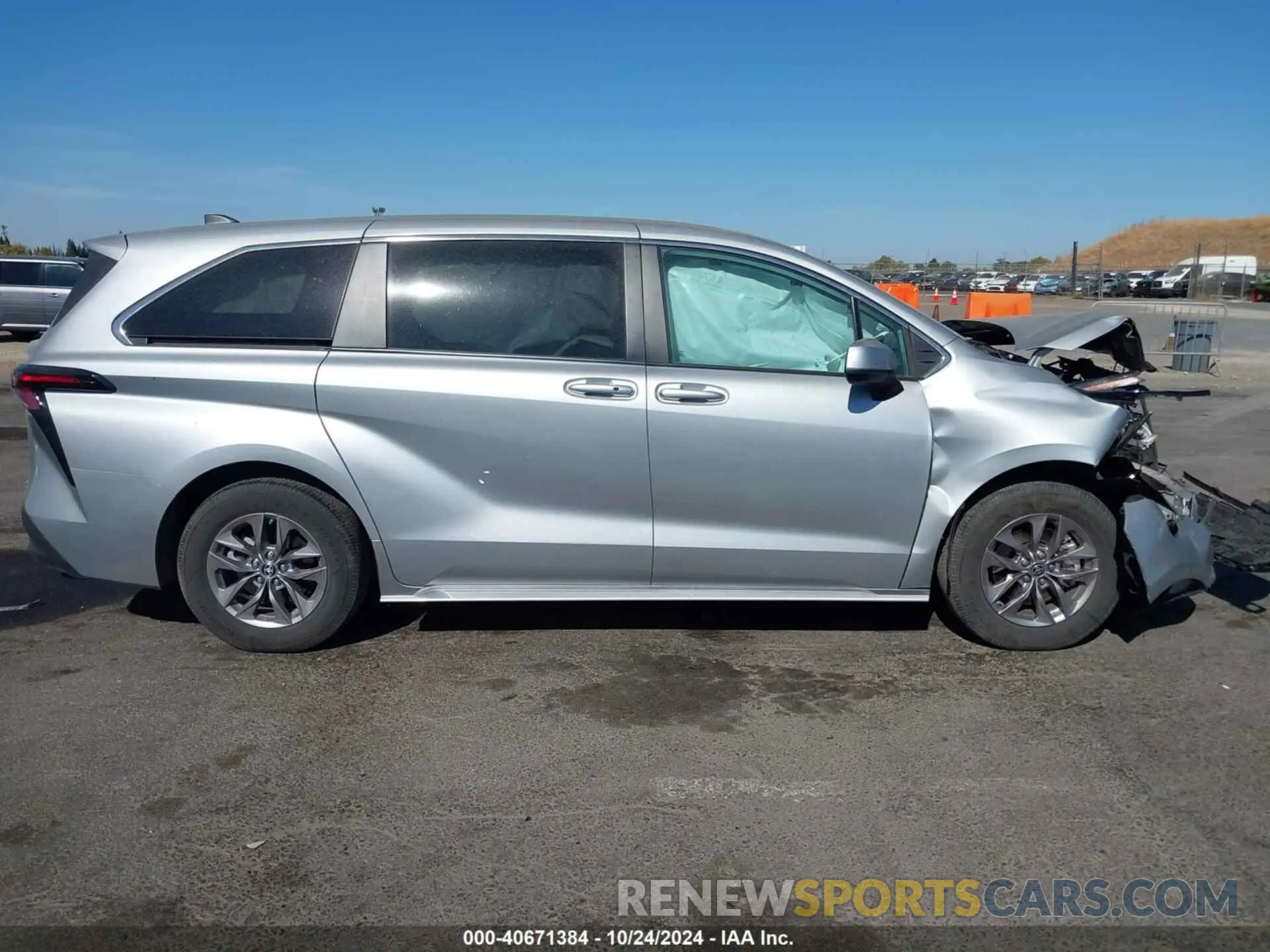 13 Photograph of a damaged car 5TDKRKEC5PS150108 TOYOTA SIENNA 2023