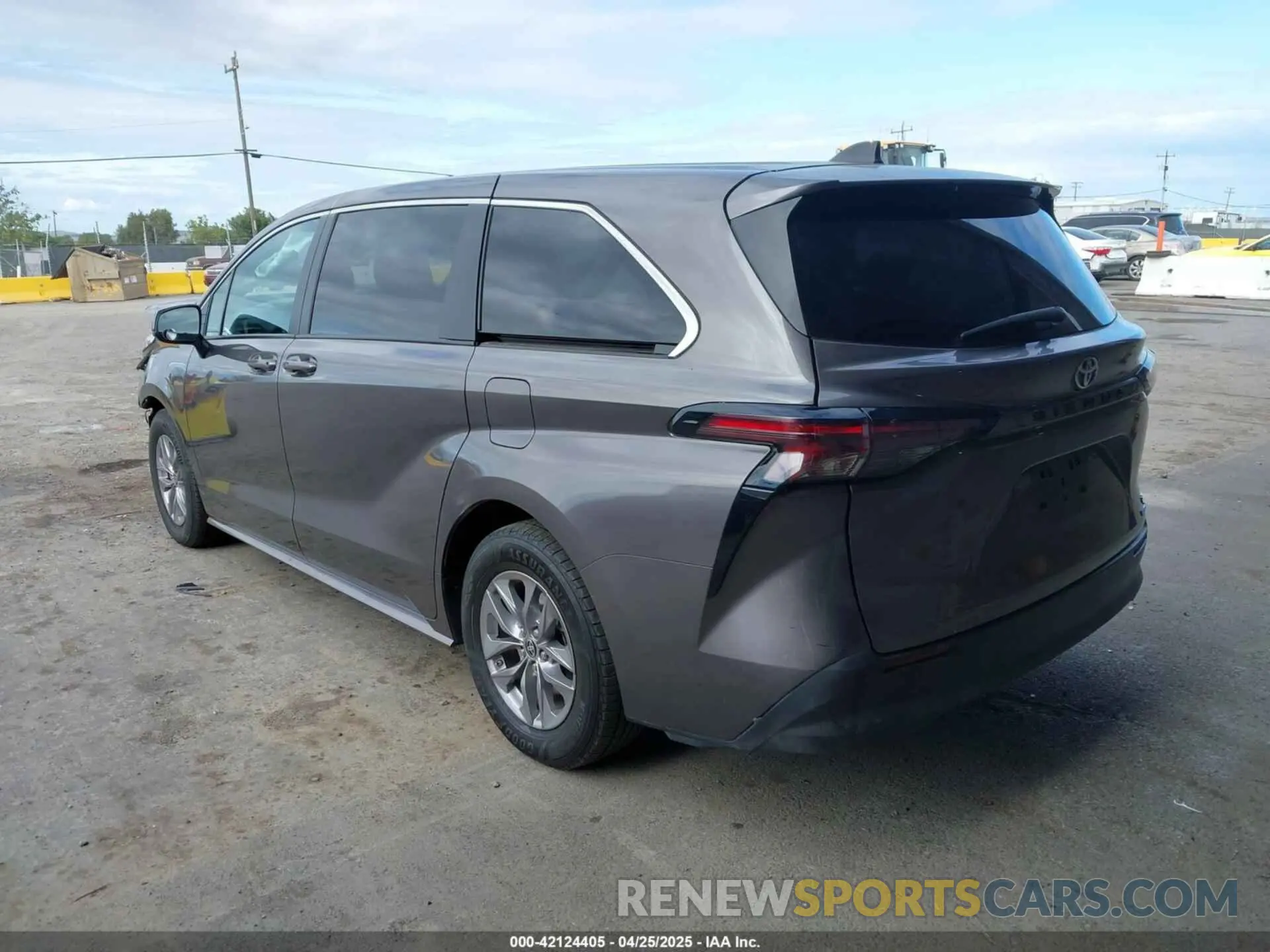 3 Фотография поврежденного автомобиля 5TDKRKEC6PS157598 TOYOTA SIENNA 2023