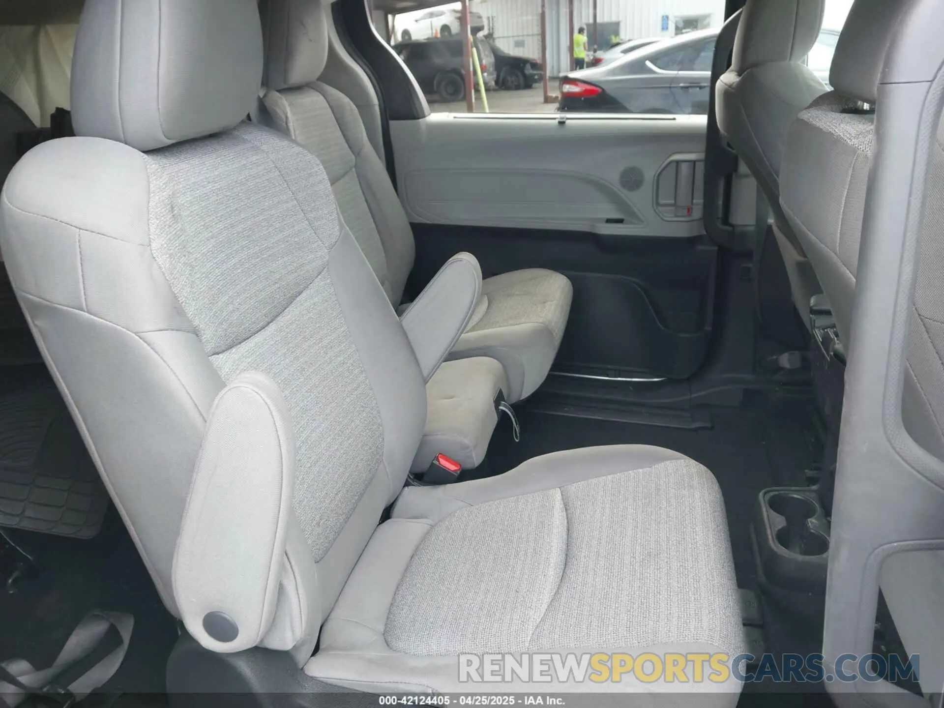 8 Фотография поврежденного автомобиля 5TDKRKEC6PS157598 TOYOTA SIENNA 2023