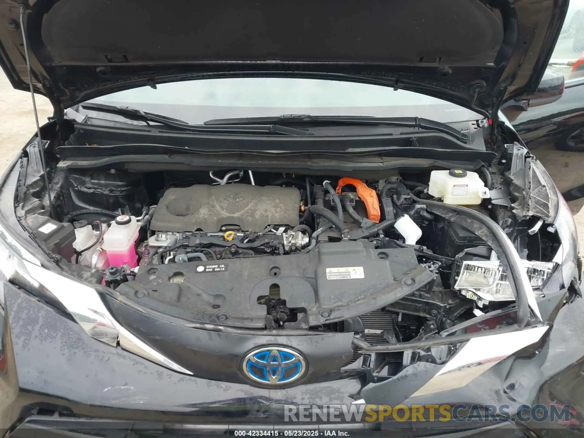 10 Photograph of a damaged car 5TDKSKFC2PS084975 TOYOTA SIENNA 2023