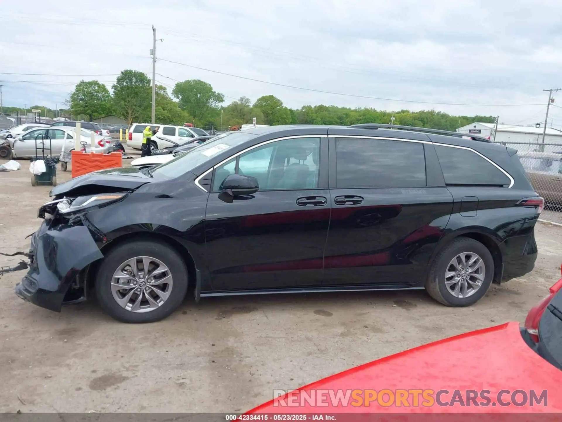 13 Photograph of a damaged car 5TDKSKFC2PS084975 TOYOTA SIENNA 2023