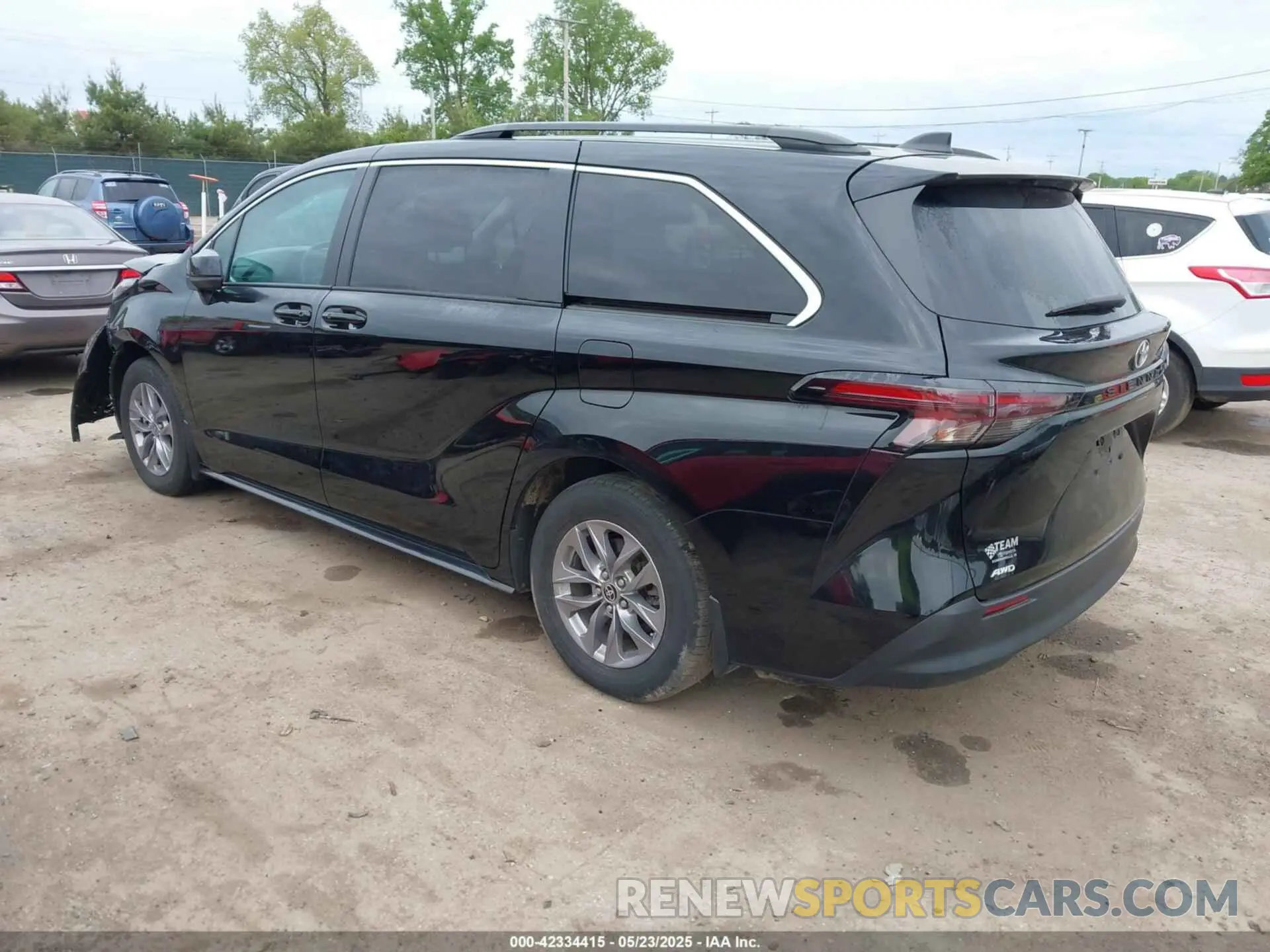 3 Photograph of a damaged car 5TDKSKFC2PS084975 TOYOTA SIENNA 2023