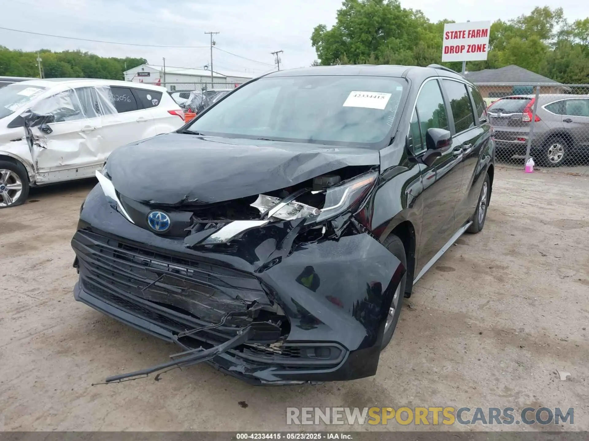 6 Photograph of a damaged car 5TDKSKFC2PS084975 TOYOTA SIENNA 2023