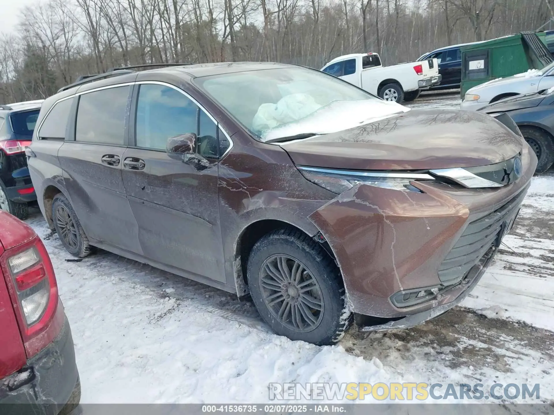 13 Photograph of a damaged car 5TDKSKFCXPS079264 TOYOTA SIENNA 2023