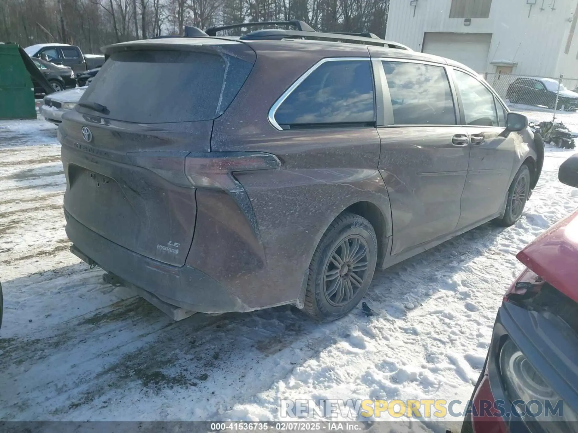 4 Photograph of a damaged car 5TDKSKFCXPS079264 TOYOTA SIENNA 2023