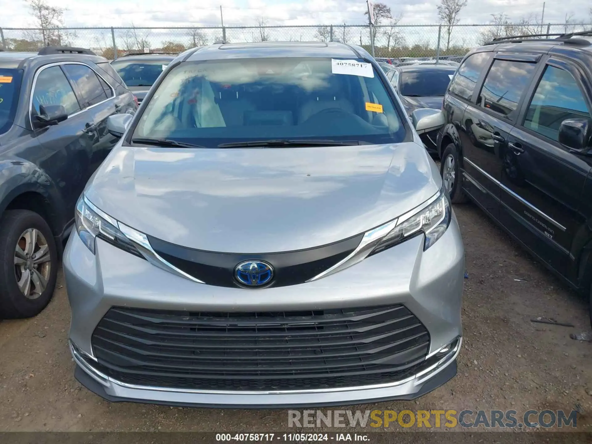 12 Photograph of a damaged car 5TDYRKEC4PS154578 TOYOTA SIENNA 2023