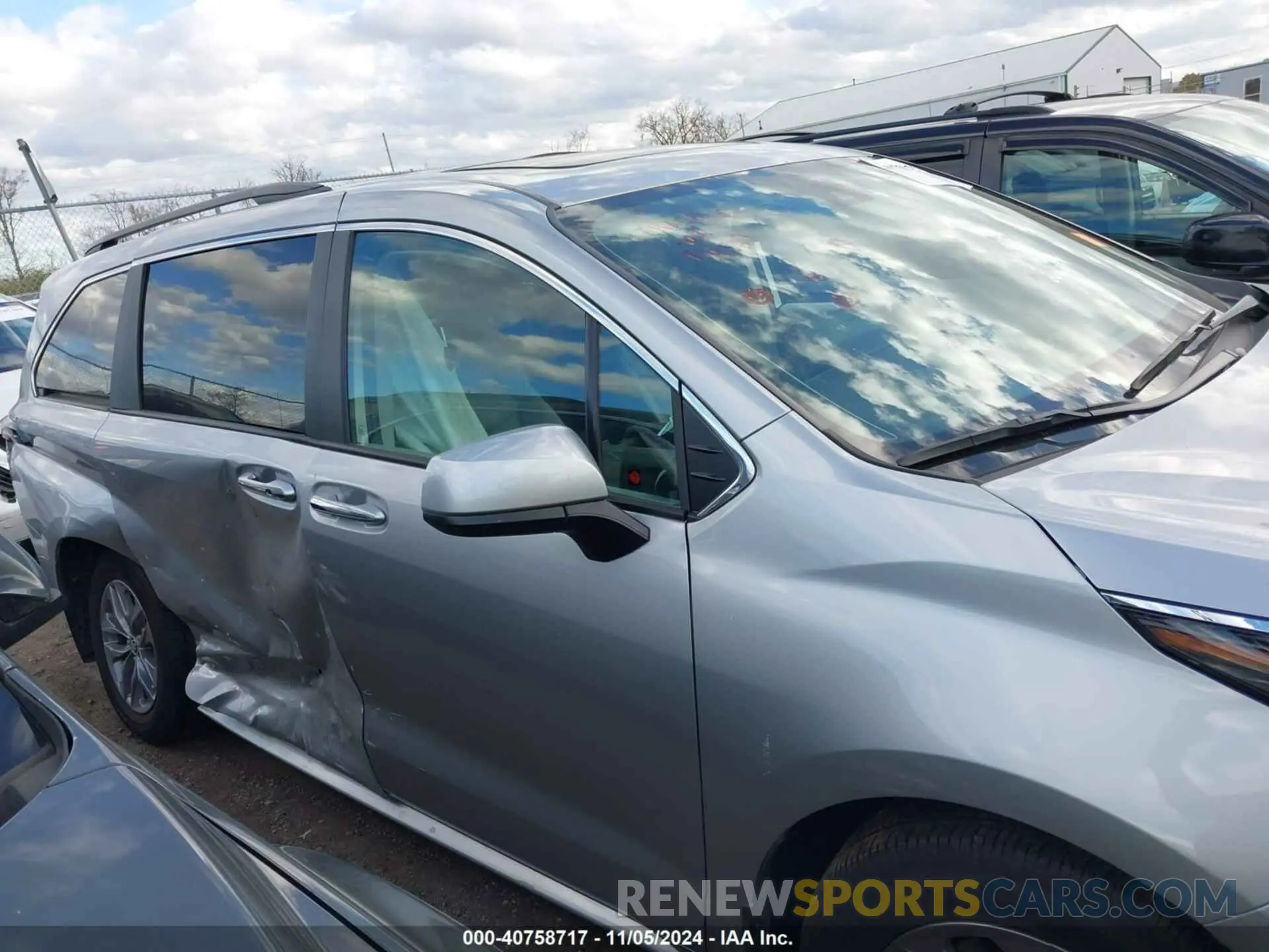13 Photograph of a damaged car 5TDYRKEC4PS154578 TOYOTA SIENNA 2023